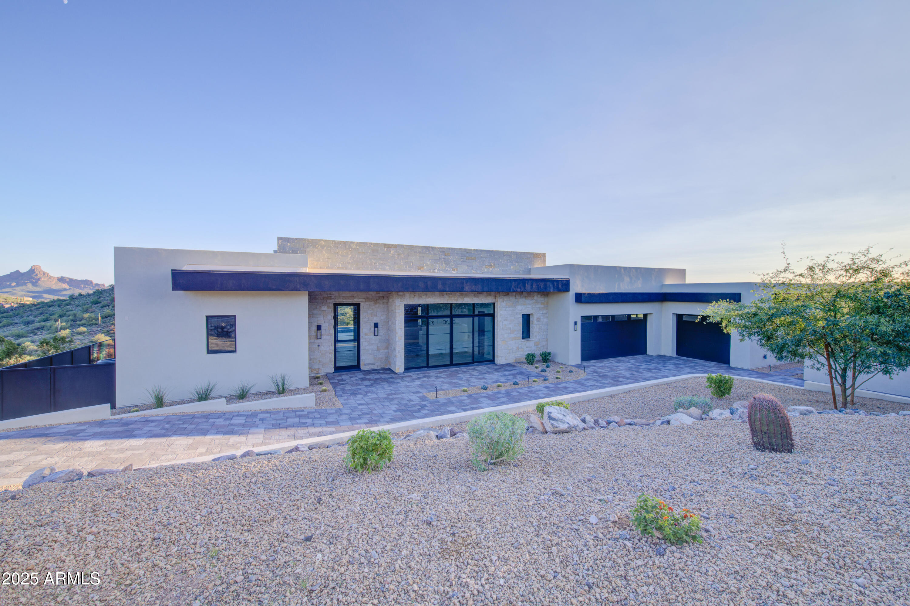 PALATIAL ESTATES - Residential