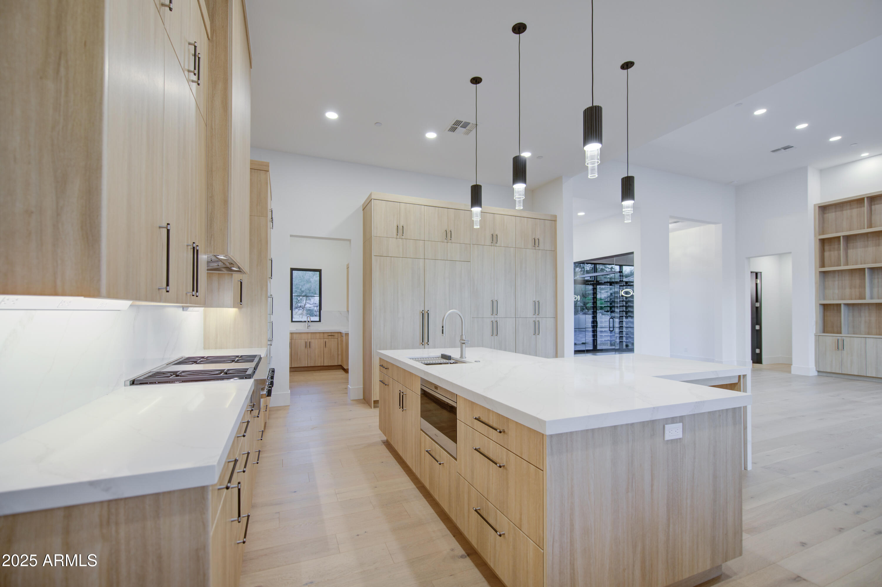 PALATIAL ESTATES - Residential