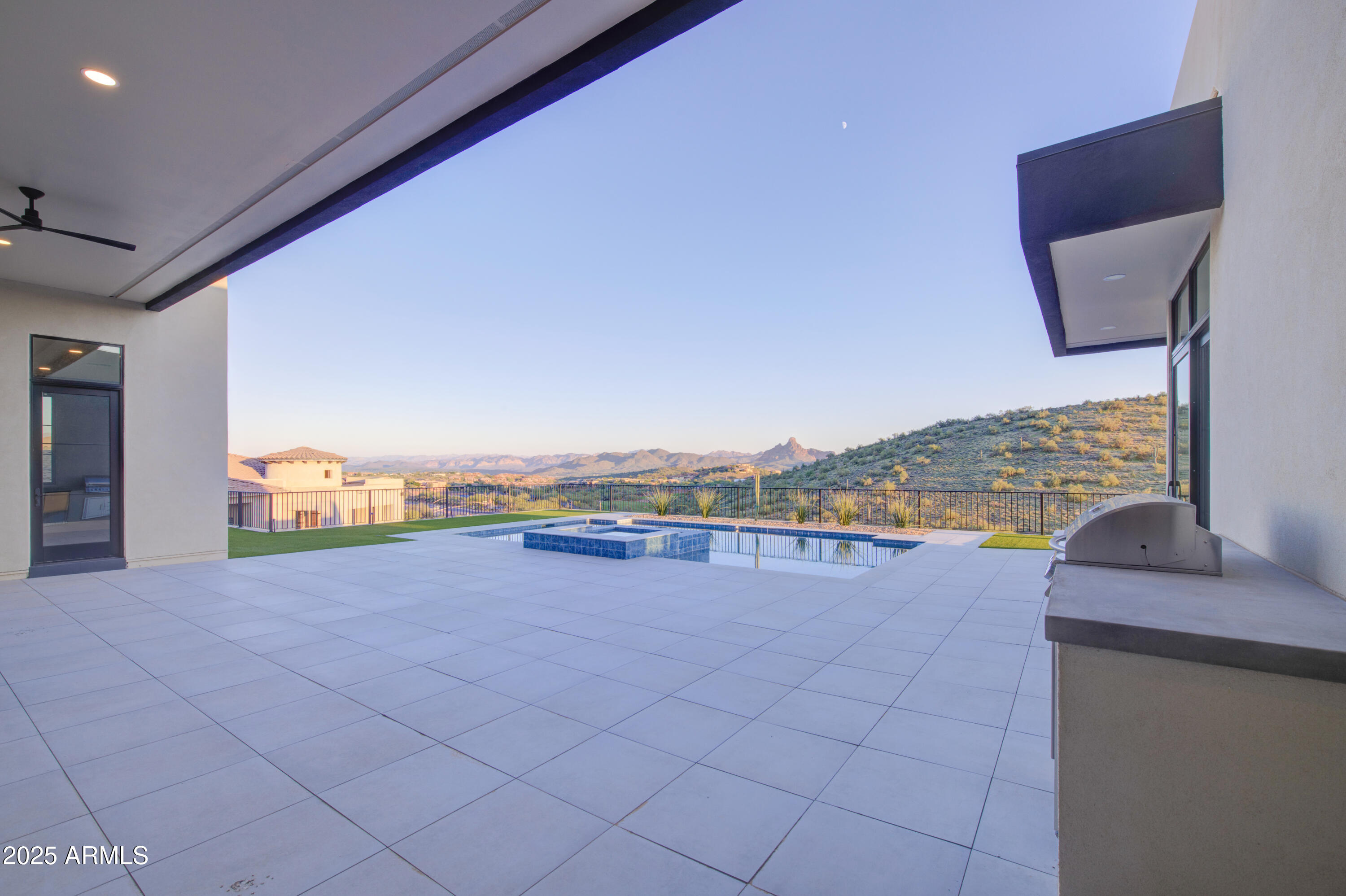 PALATIAL ESTATES - Residential