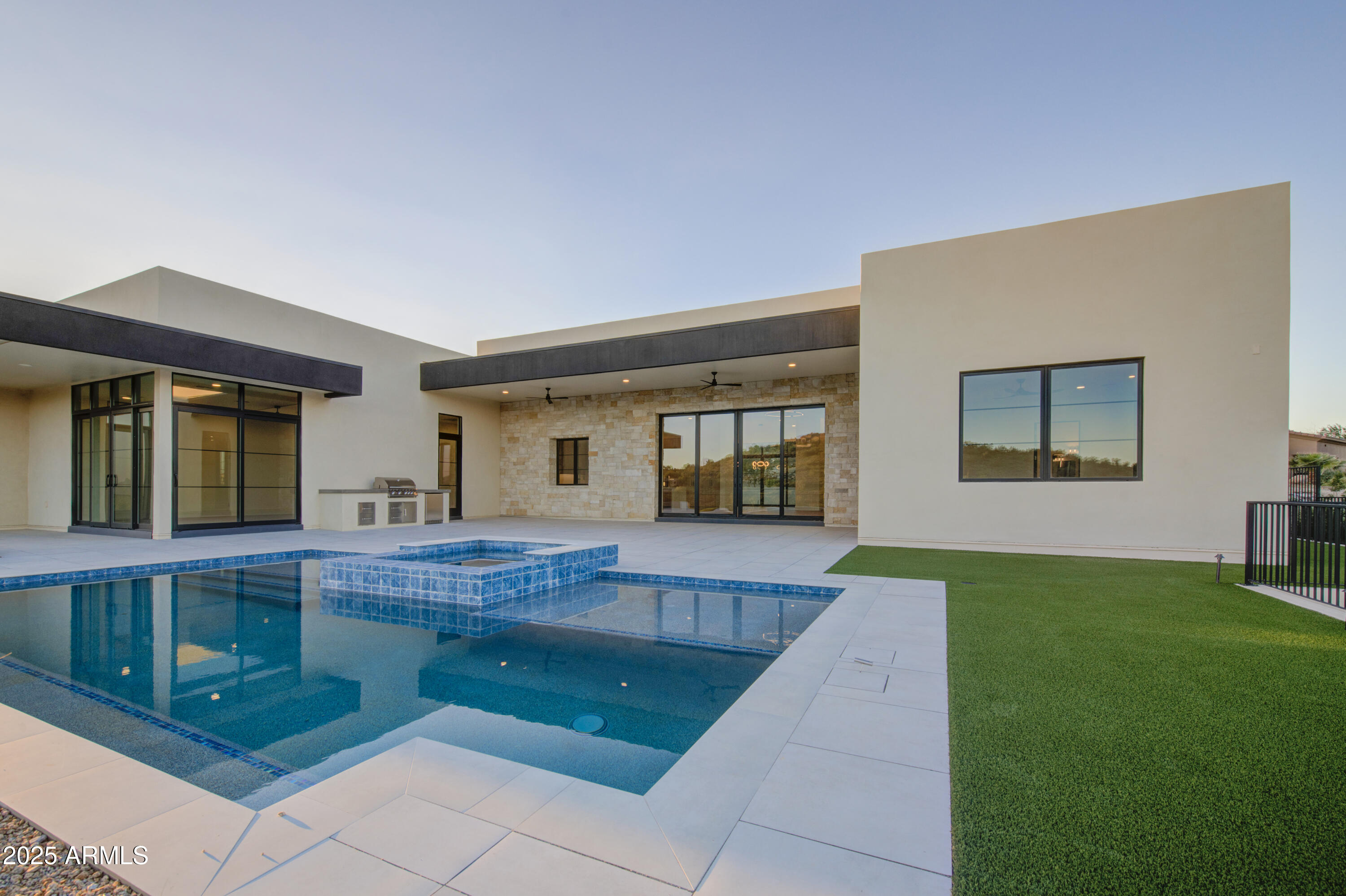 PALATIAL ESTATES - Residential