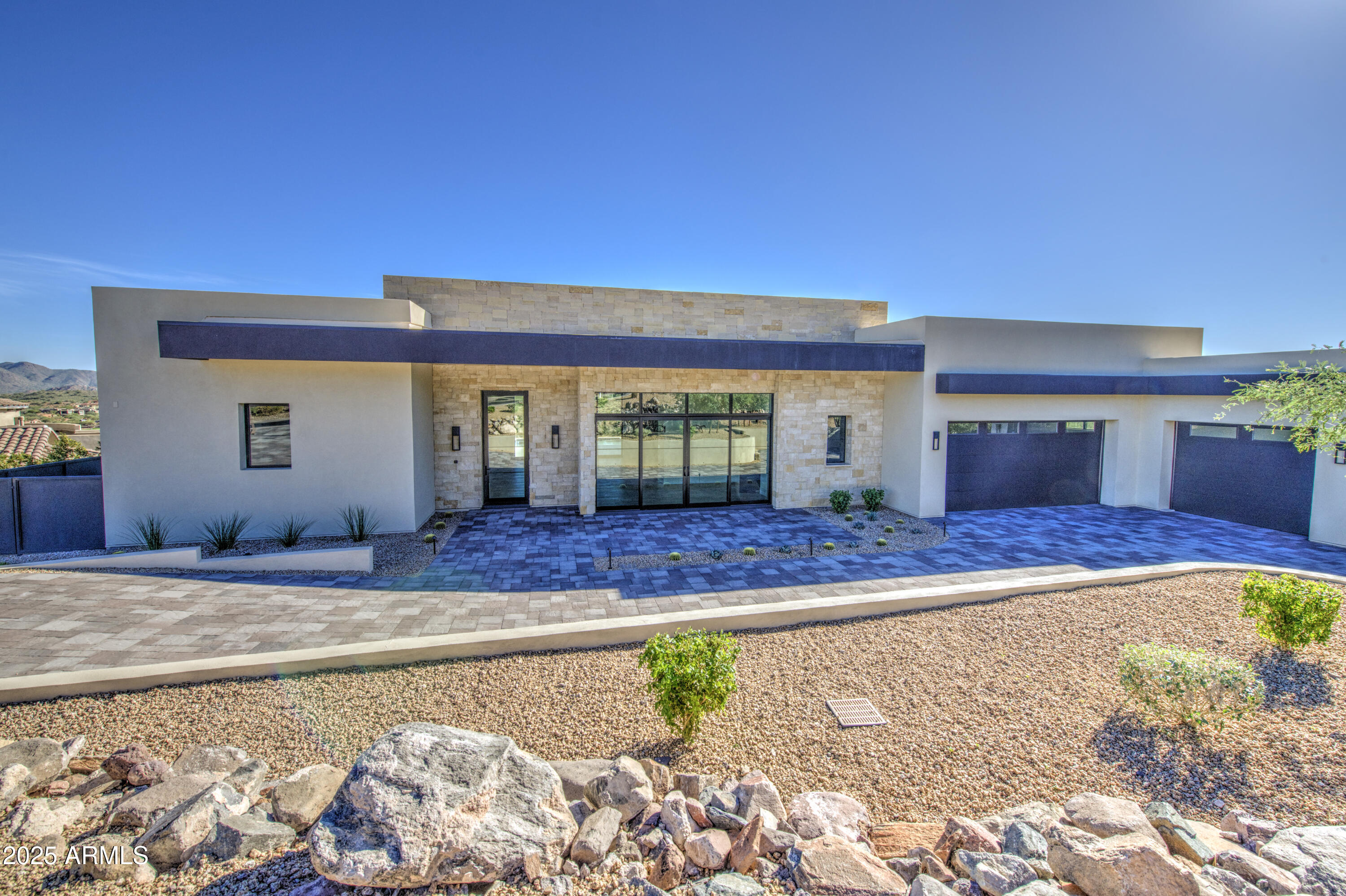 PALATIAL ESTATES - Residential