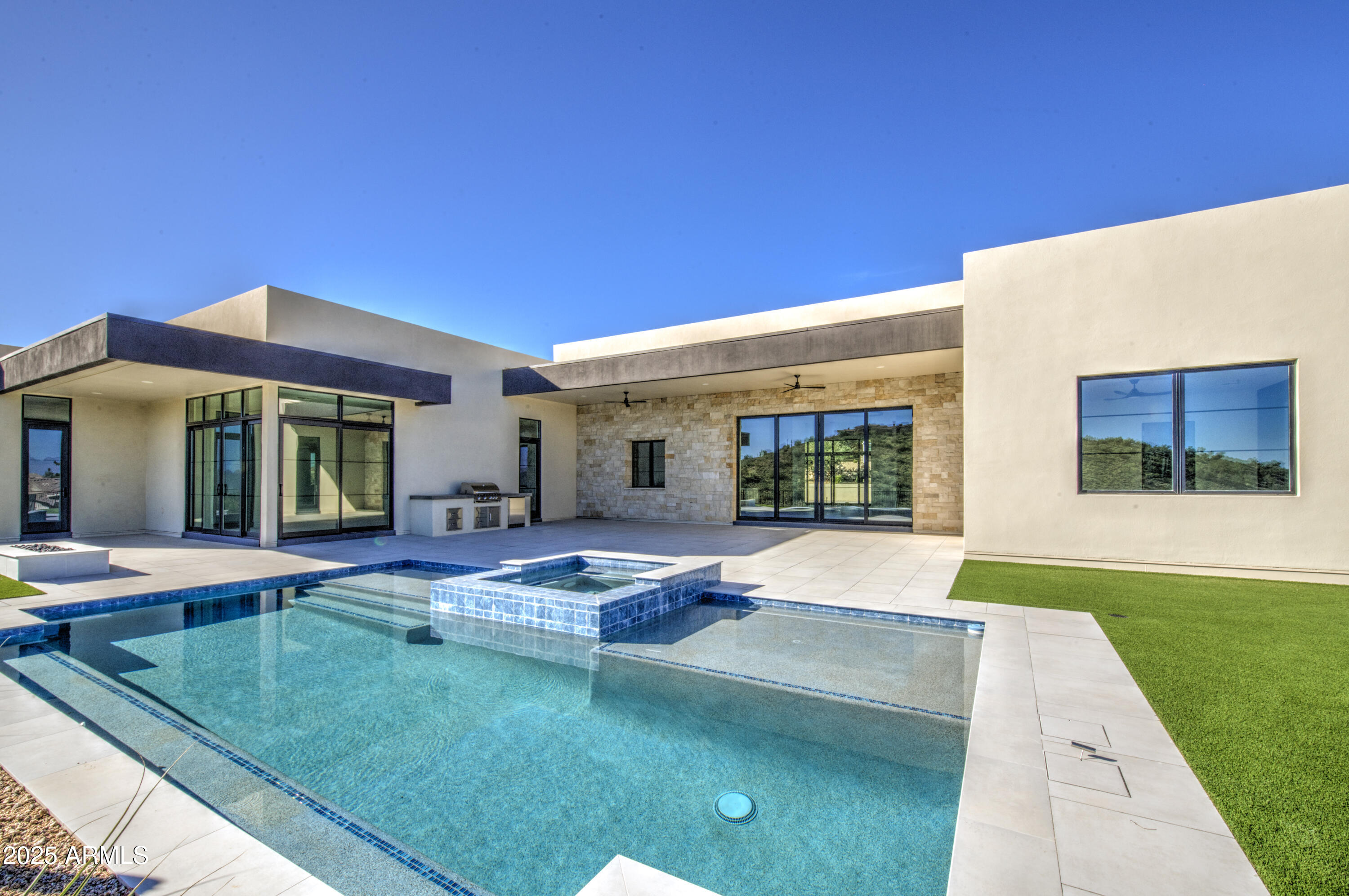 PALATIAL ESTATES - Residential