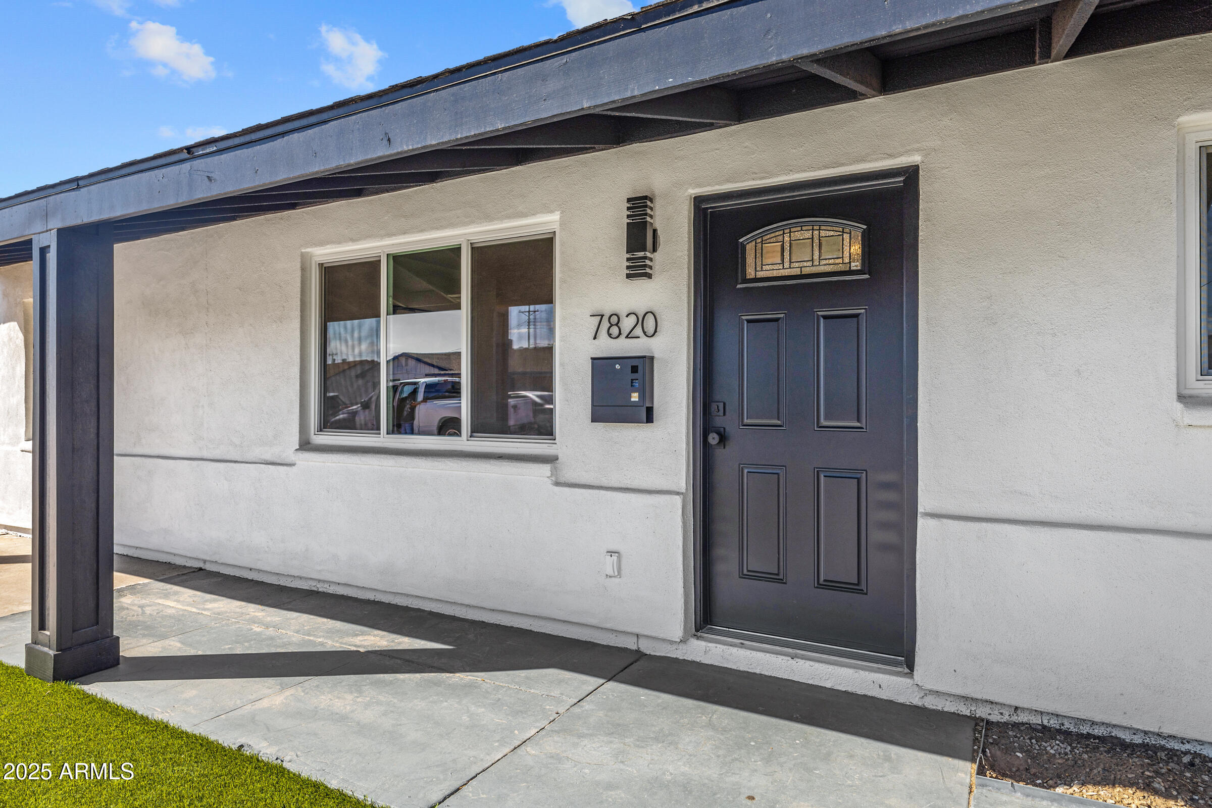 7820 E LOMA LAND Drive