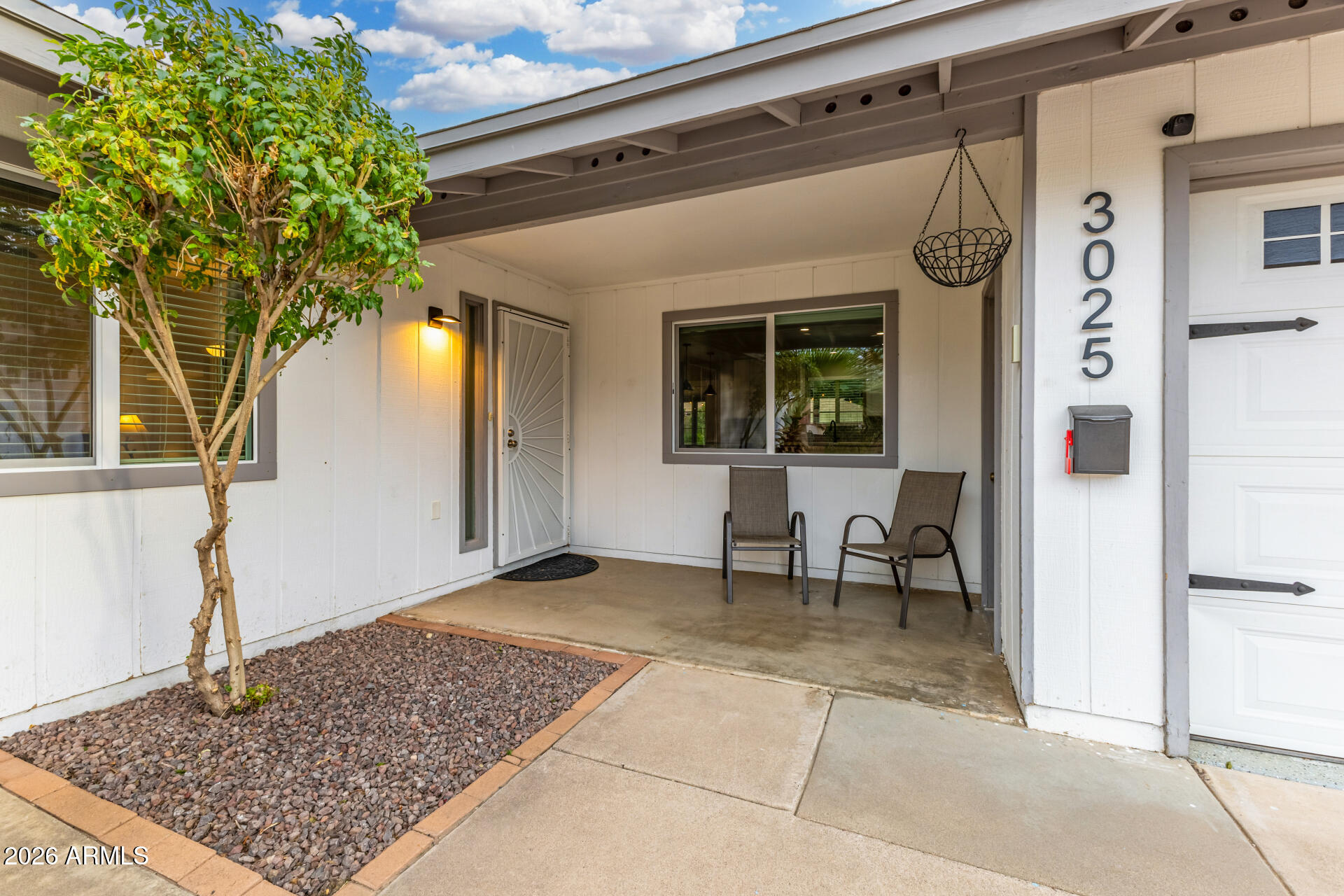 3025 E SIERRA Street