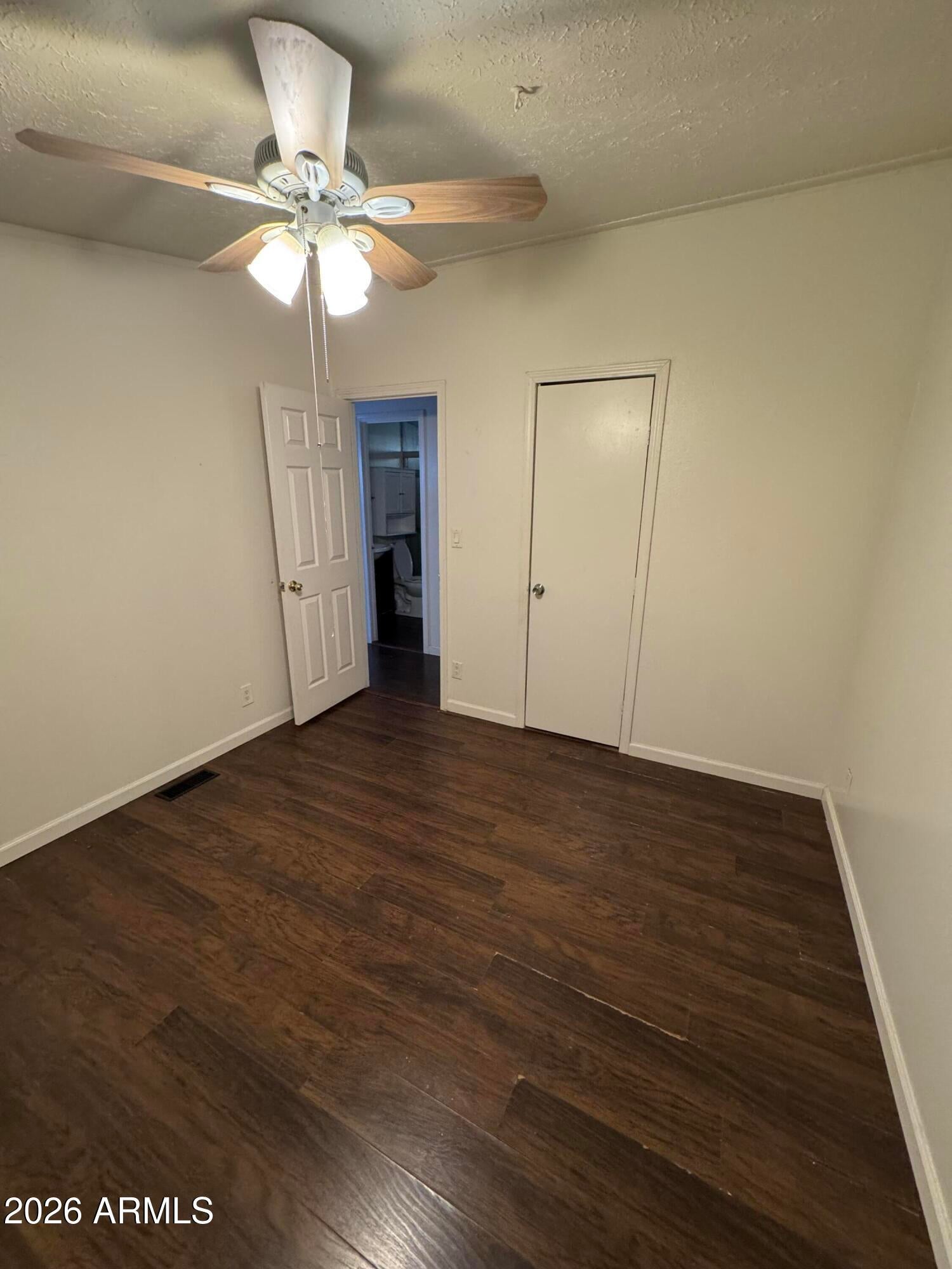 1221 N DYSART Road 44