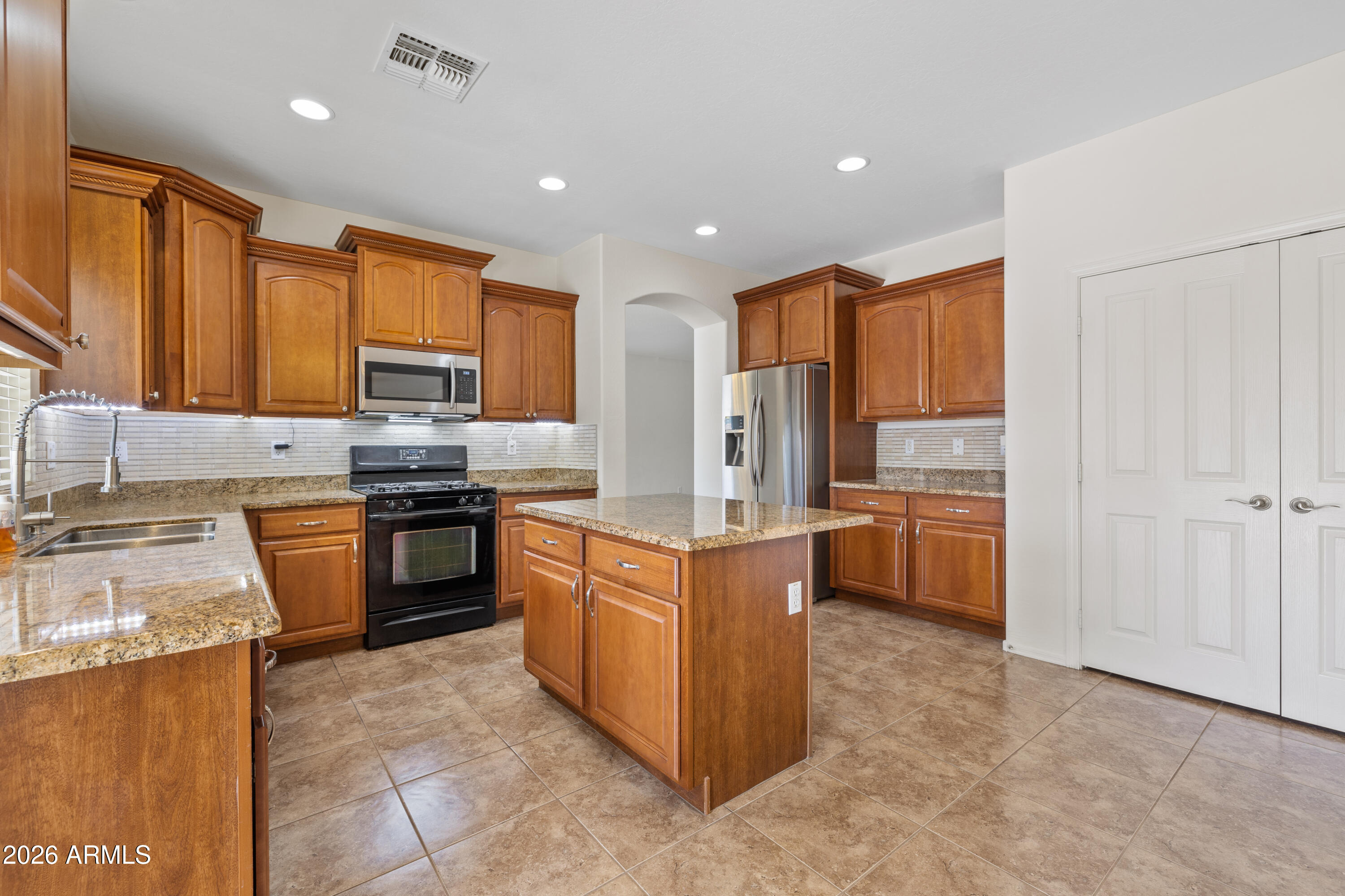 2723 E Courtney Street