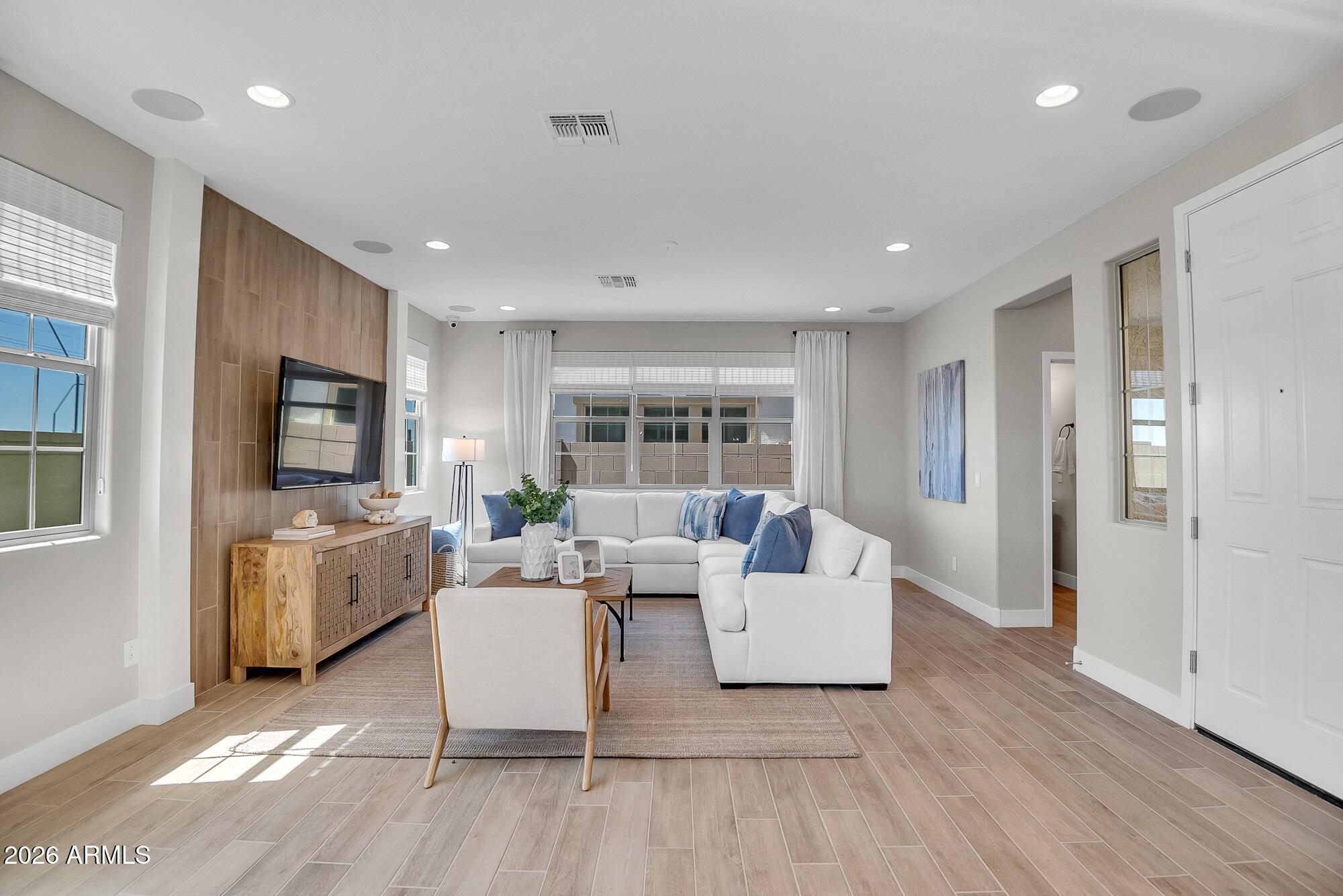 43230 N HINOKI Street