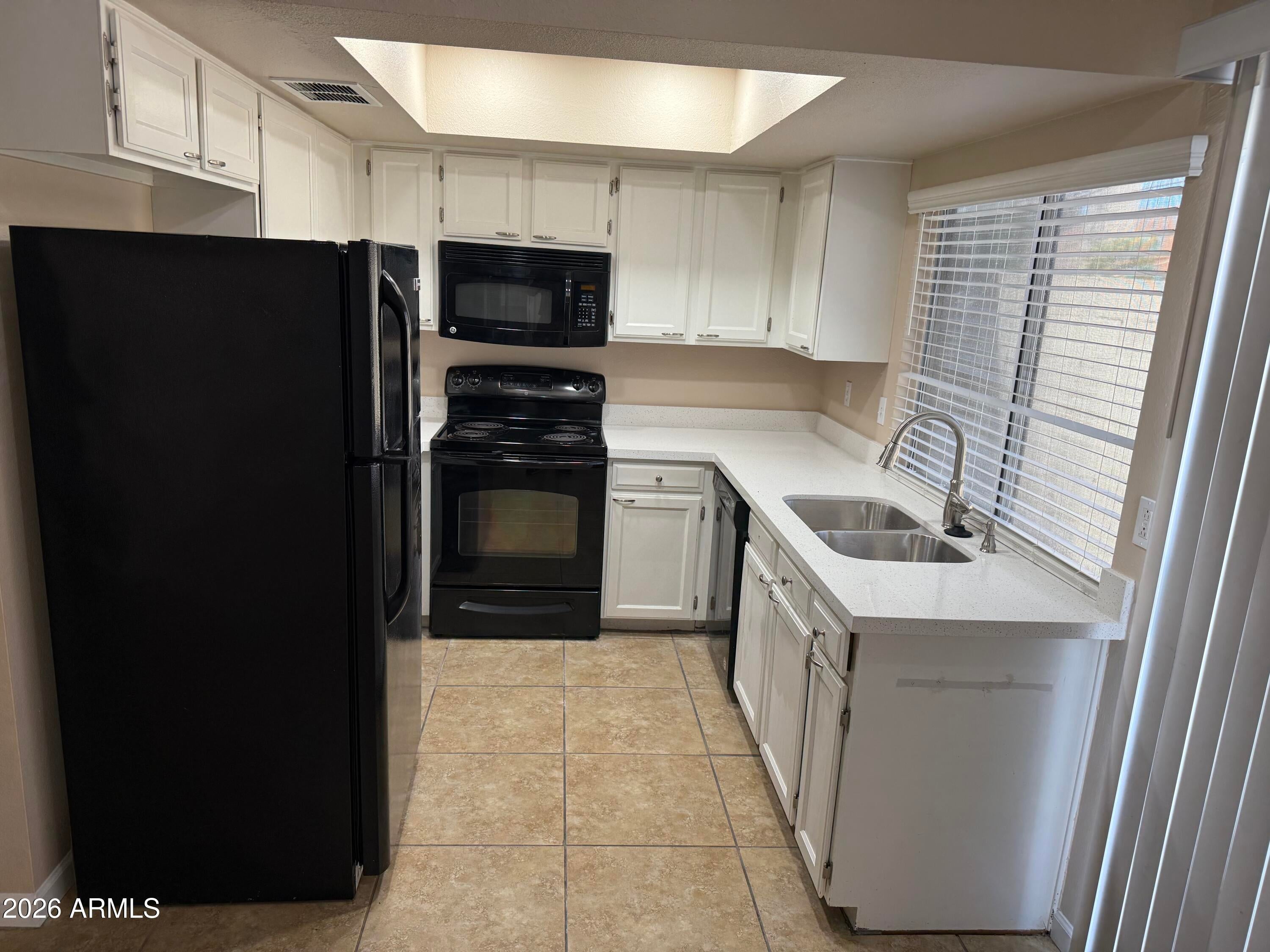 5138 W VOGEL Avenue