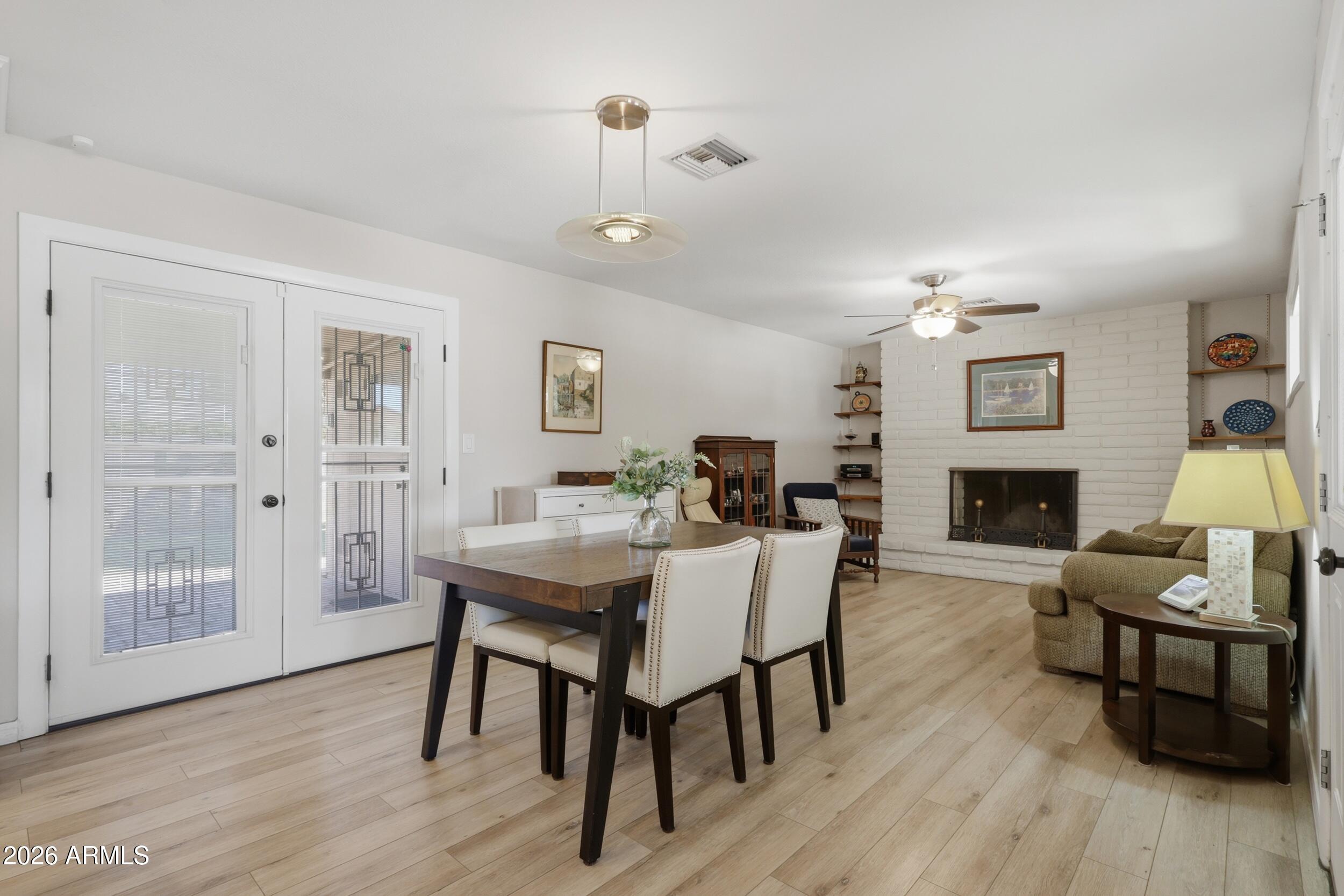 1236 E DEL RIO Drive