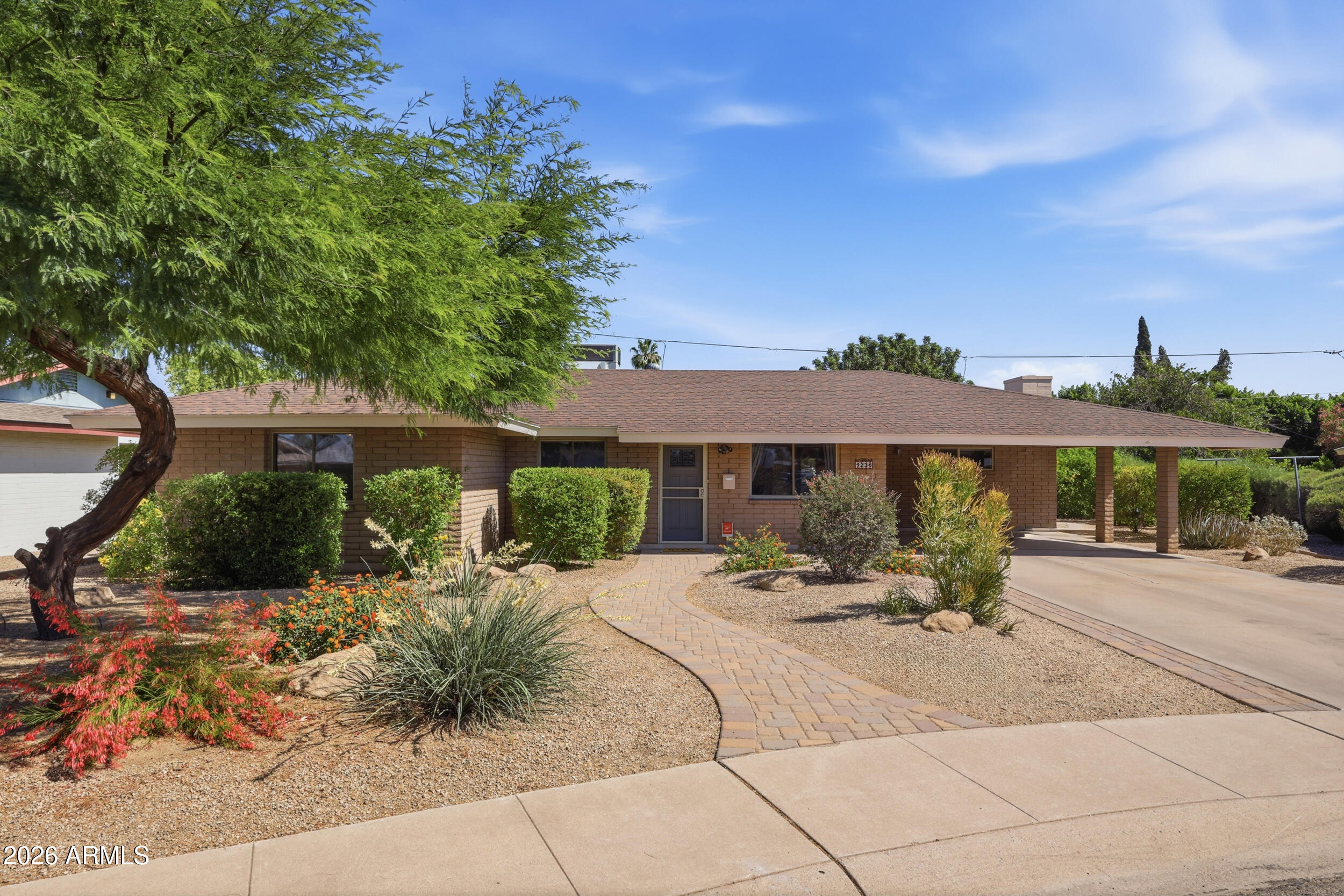 1236 E DEL RIO Drive