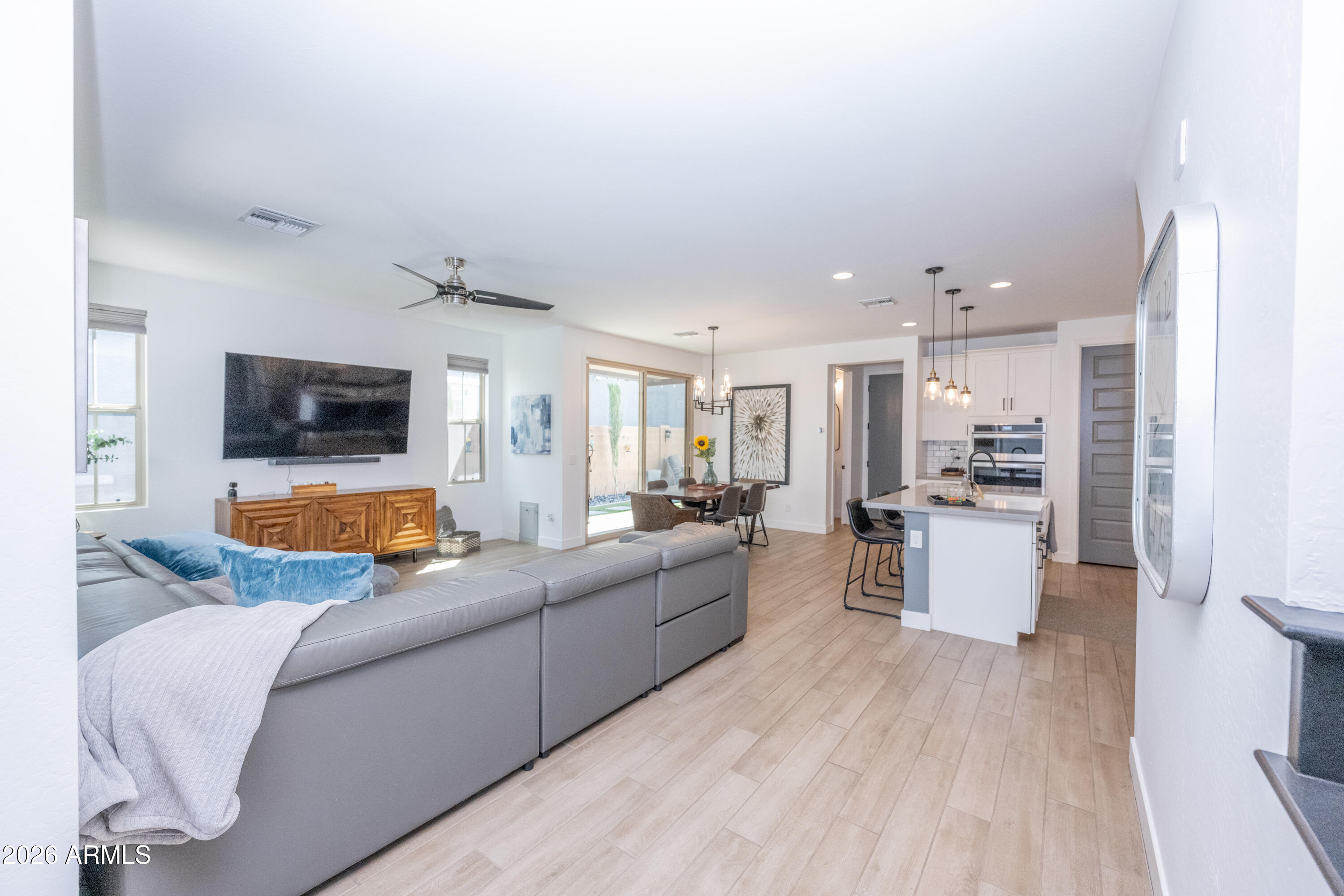 2037 W KINFIELD Trail