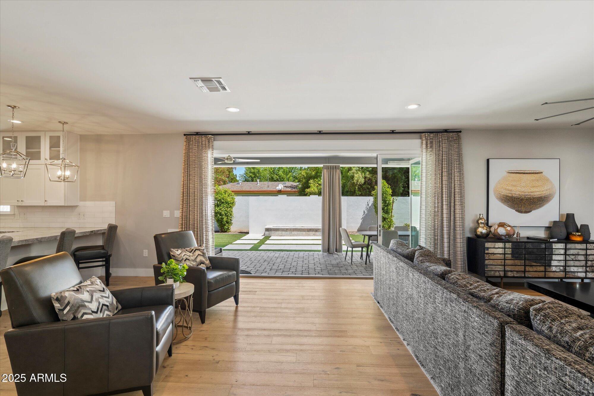 3810 E Devonshire Avenue