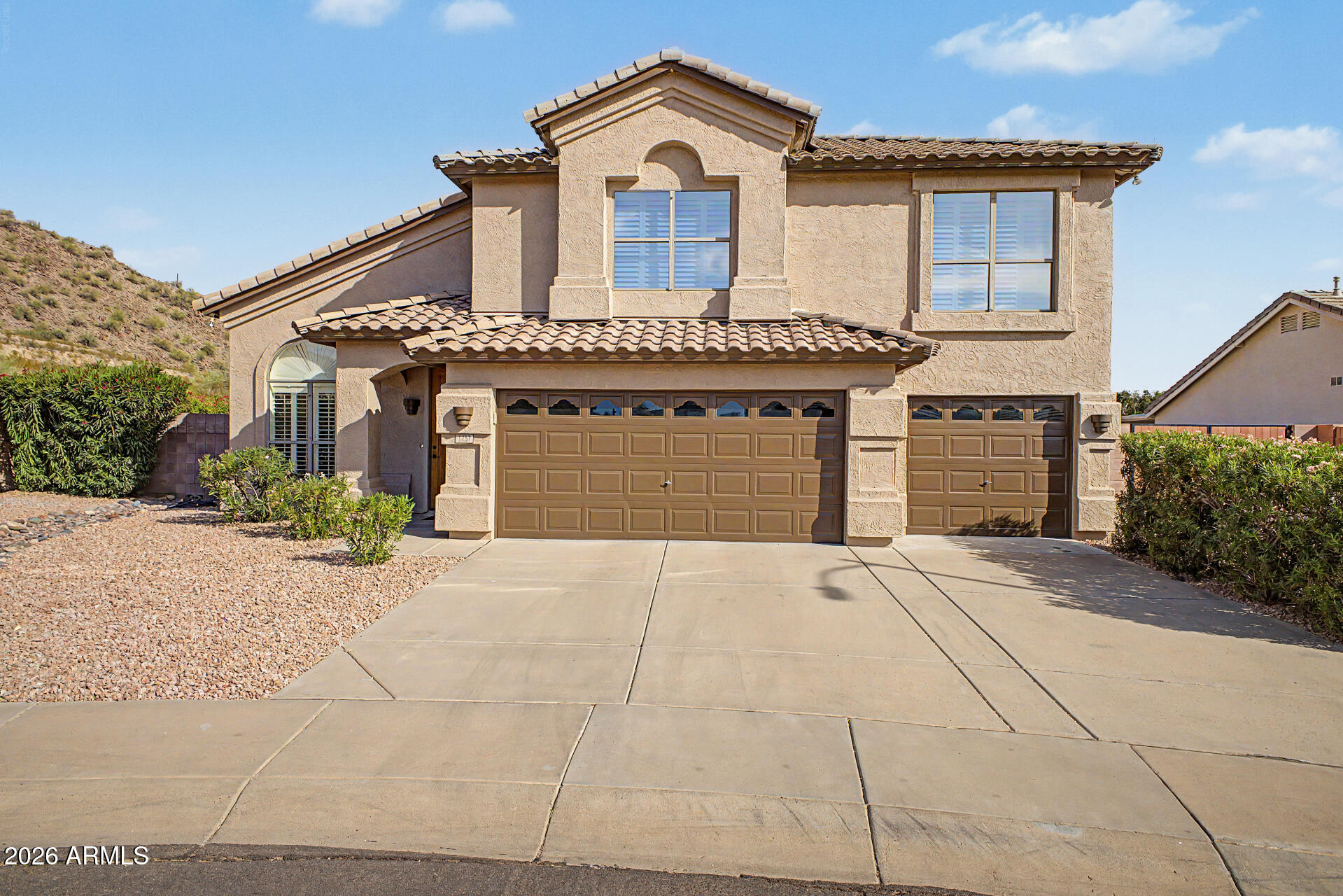 1737 E SAMUEL Drive