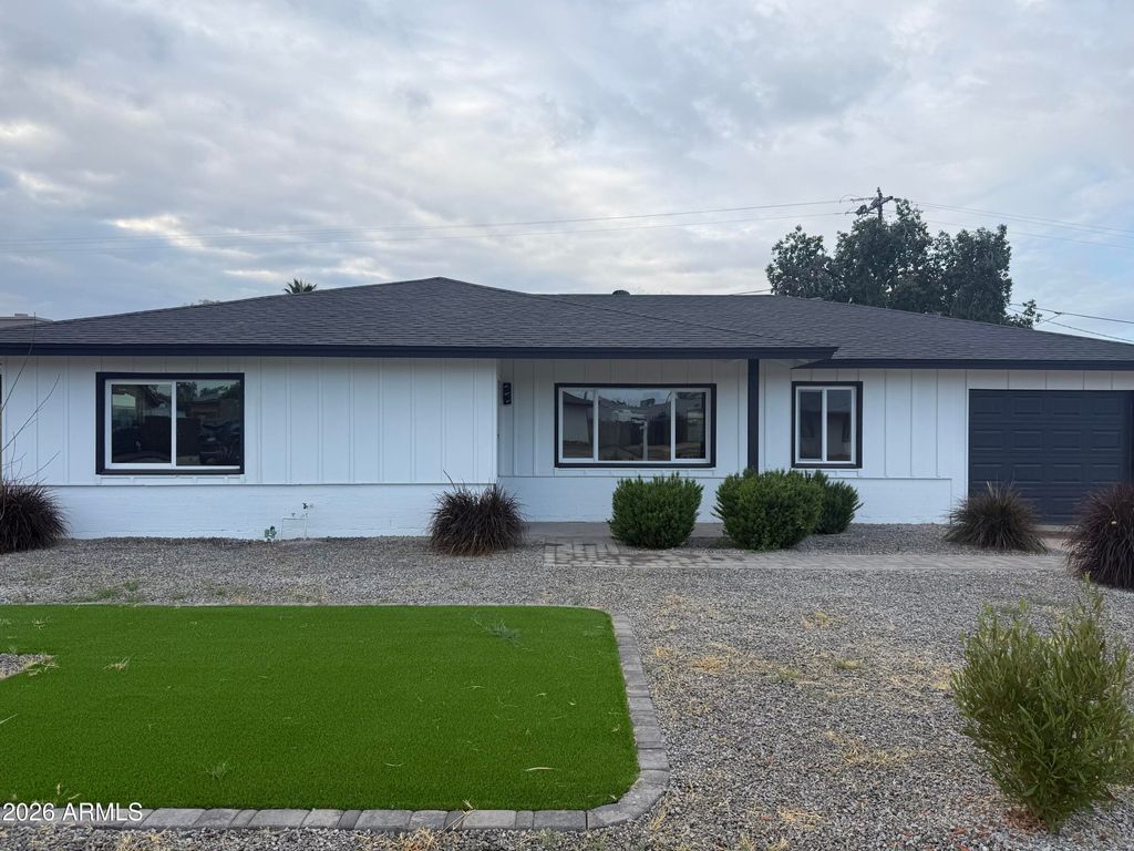 Photo of 2437 W Village Drive, Phoenix, AZ 85023 (MLS # 7000284)