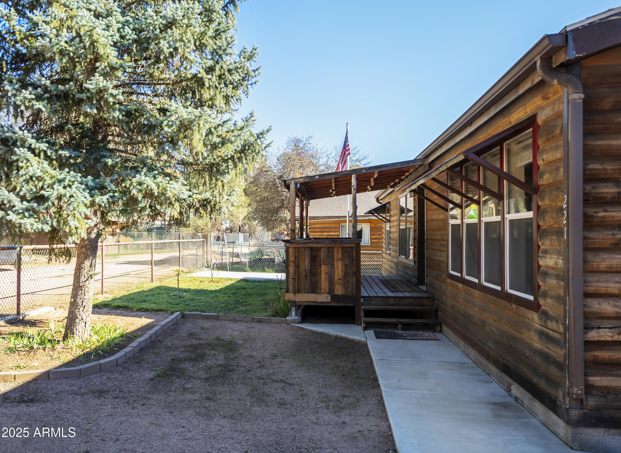 221 W STANDAGE Drive