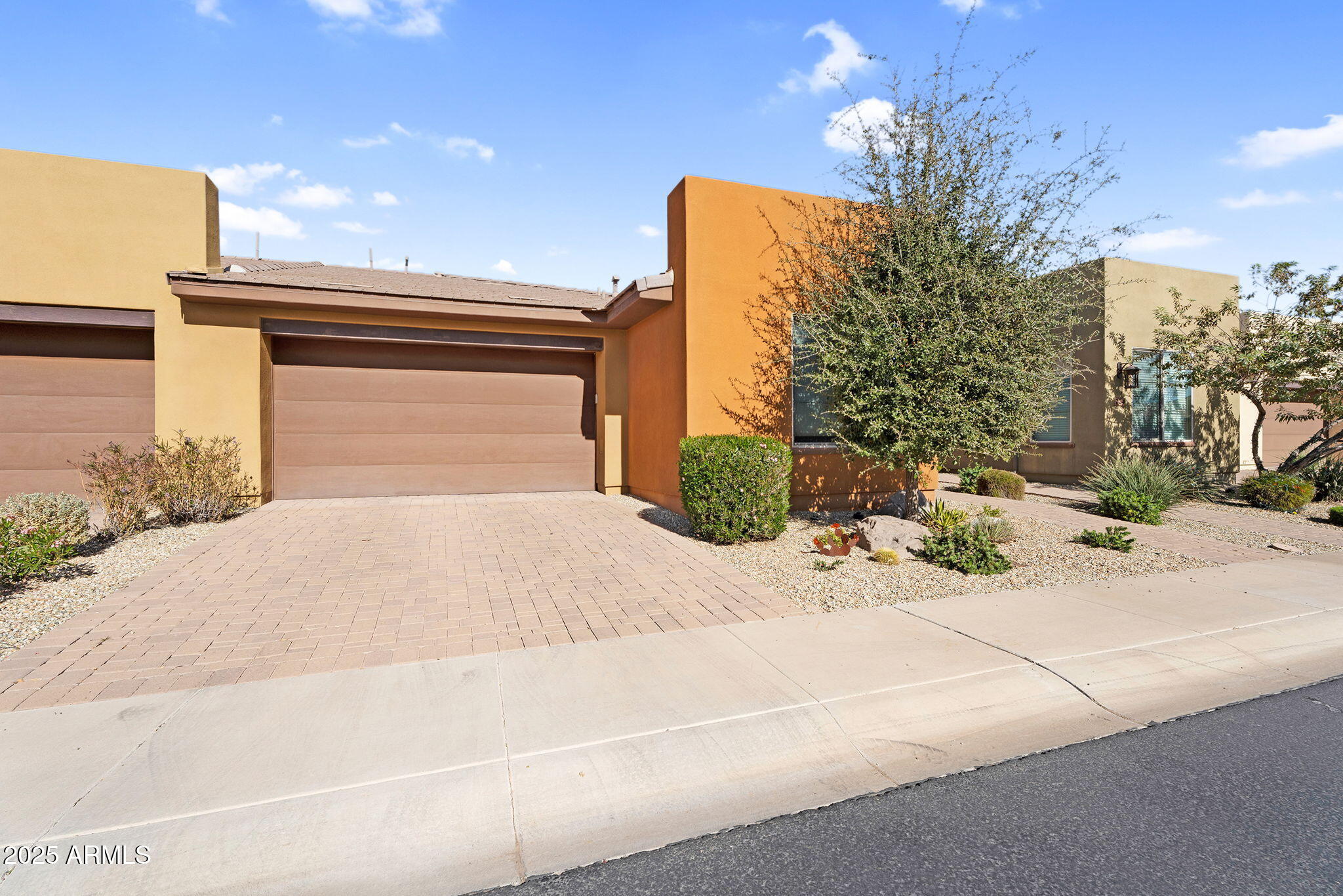 712 E MYRTLE PASS --