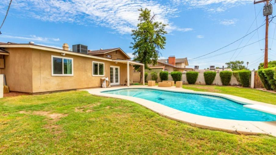 919 E La Jolla Drive