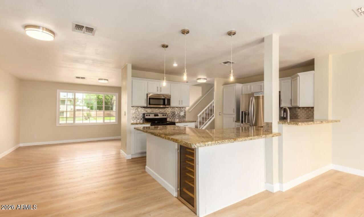 919 E LA JOLLA Drive