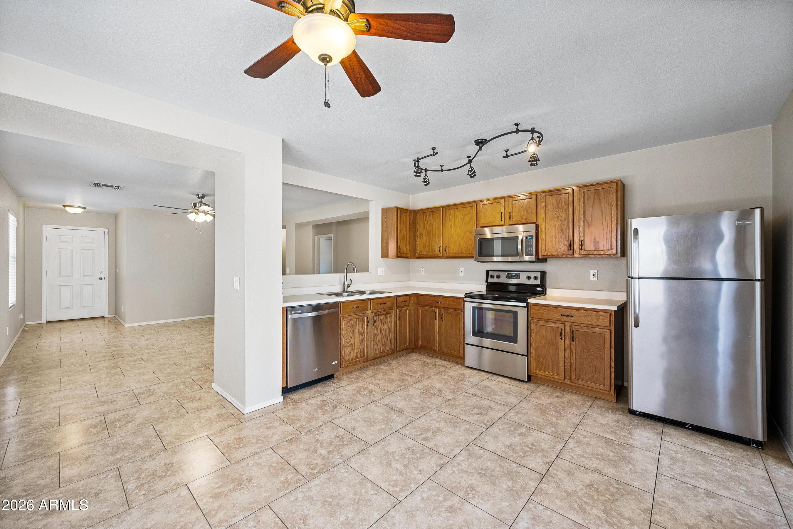 2820 E Augusta Avenue