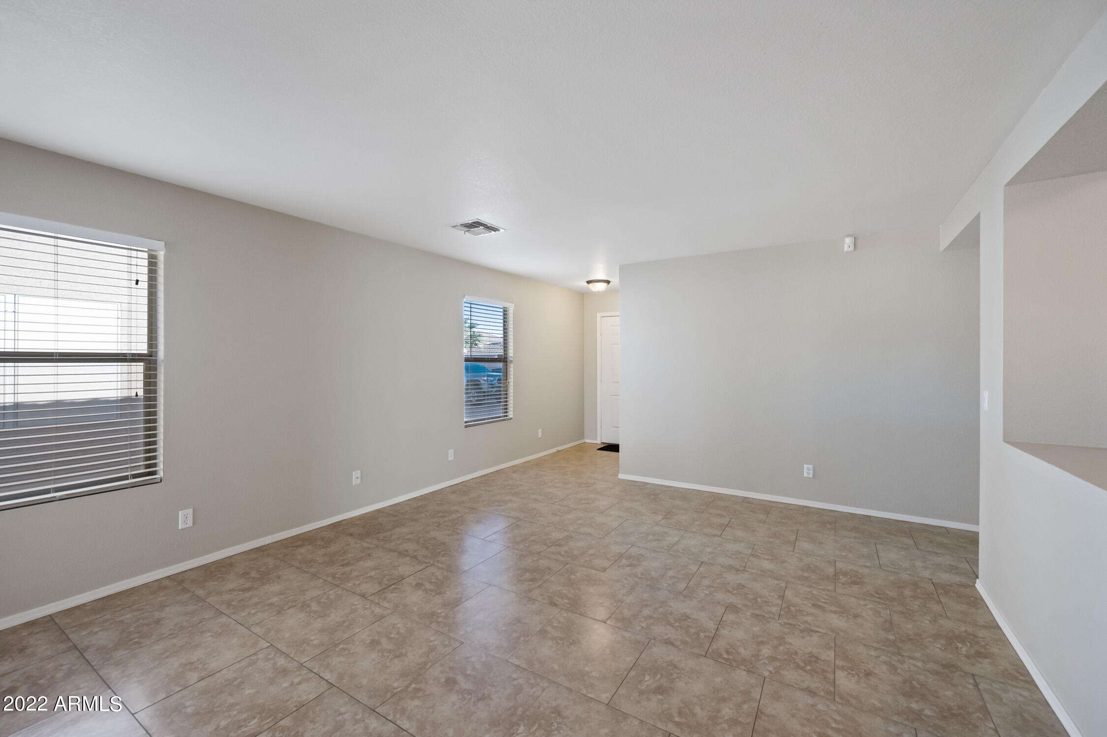 2820 E Augusta Avenue