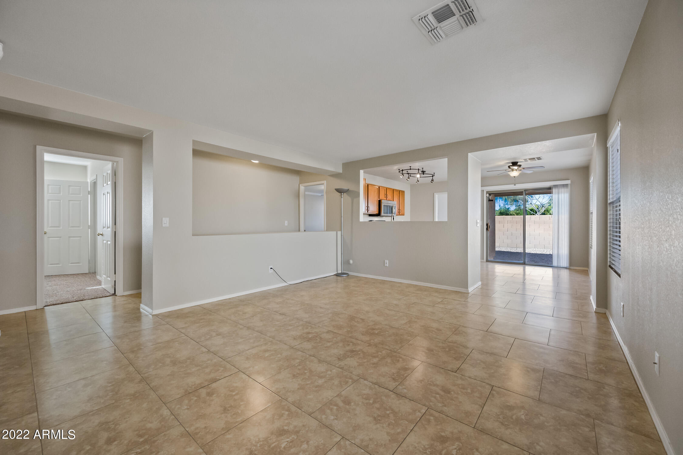 2820 E Augusta Avenue