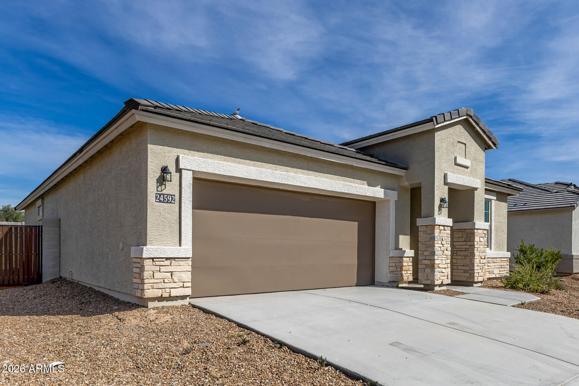 24592 W ILLINI Street