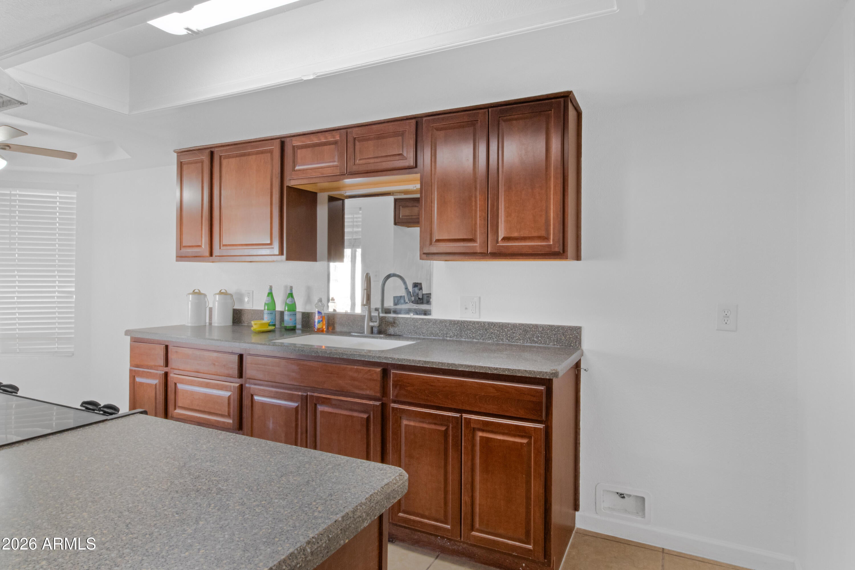 1111 W CALLE TUBERIA --