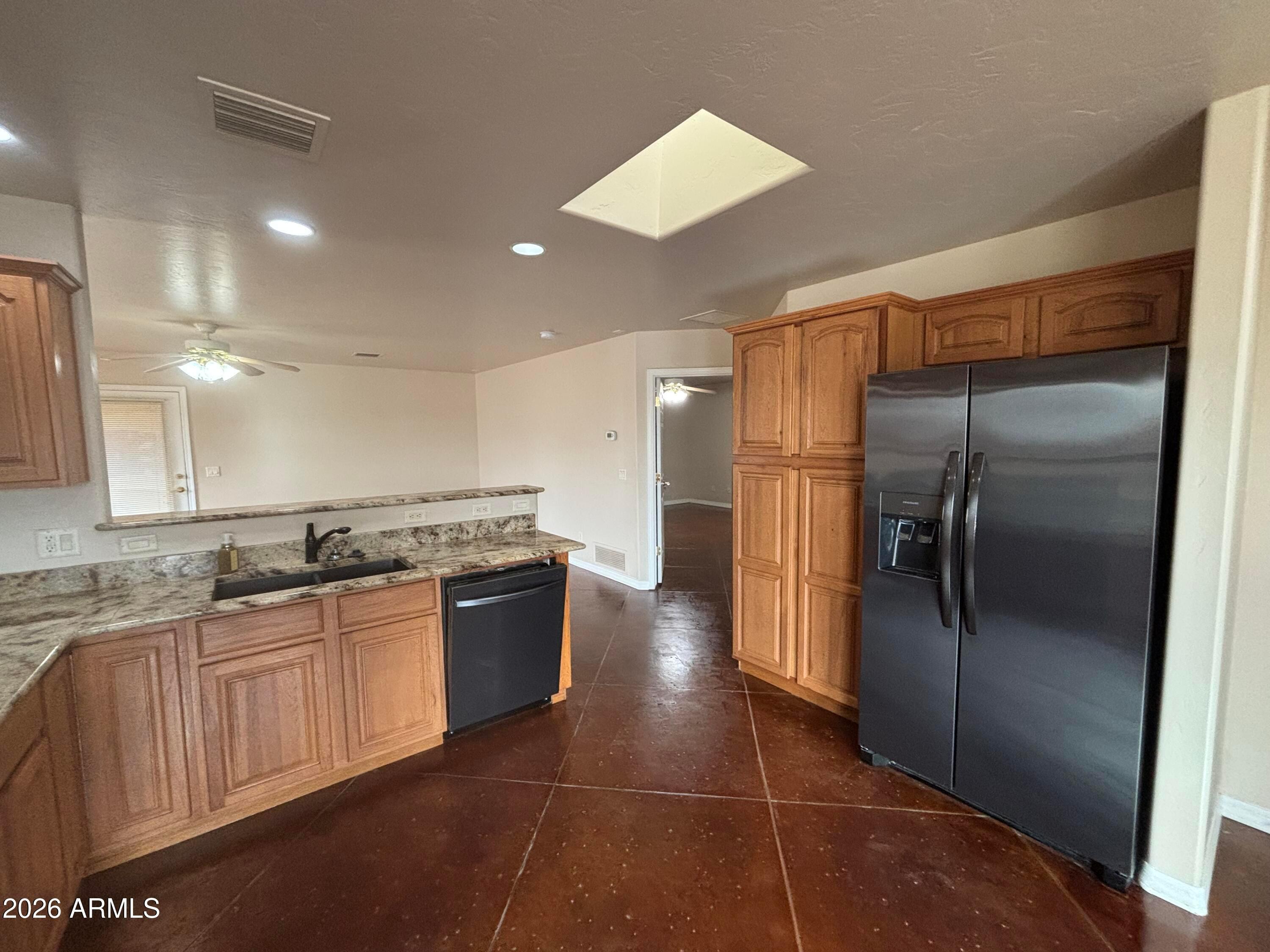 5342 S San Pedro Avenue