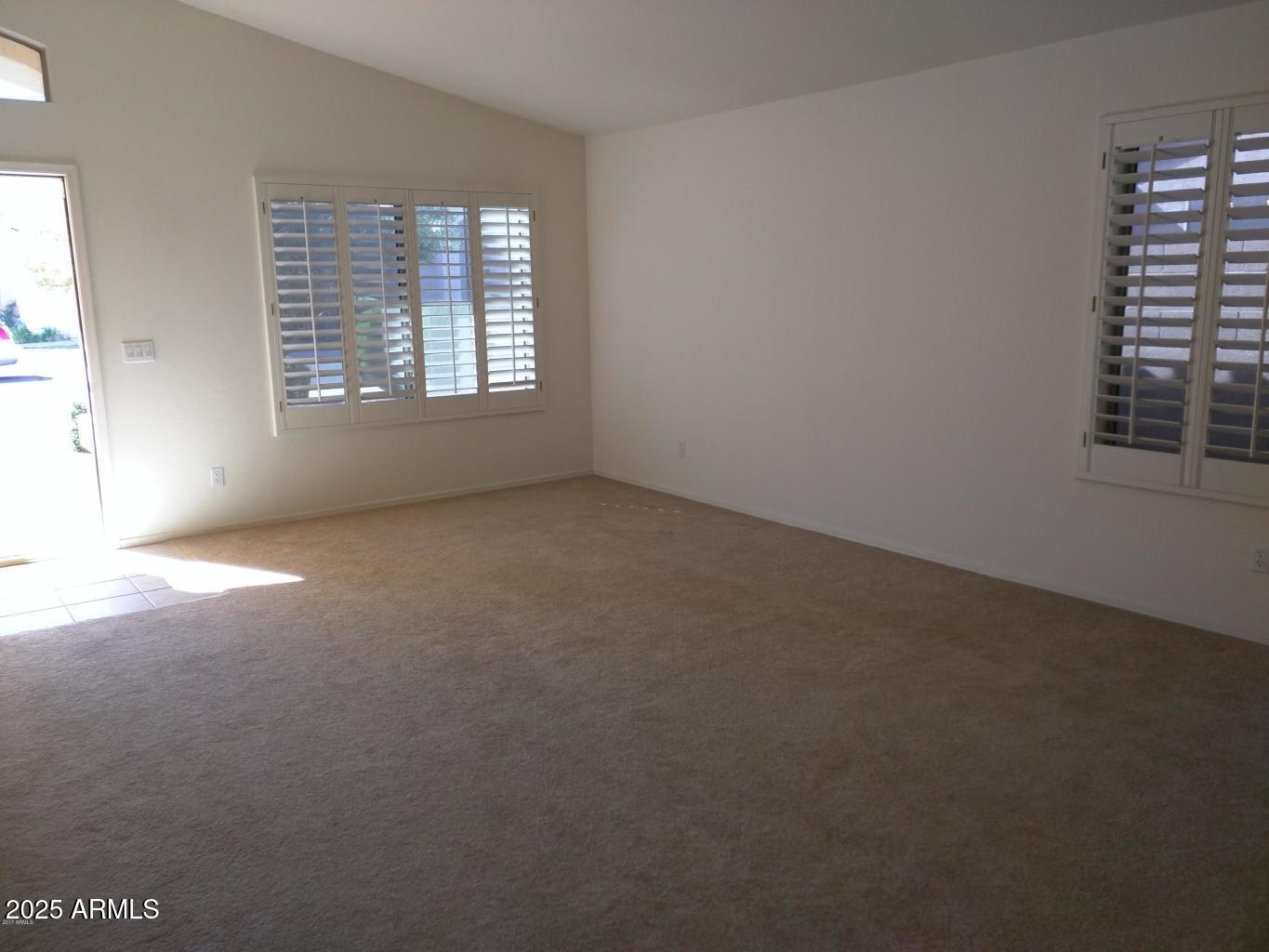 1924 W Mockingbird Drive