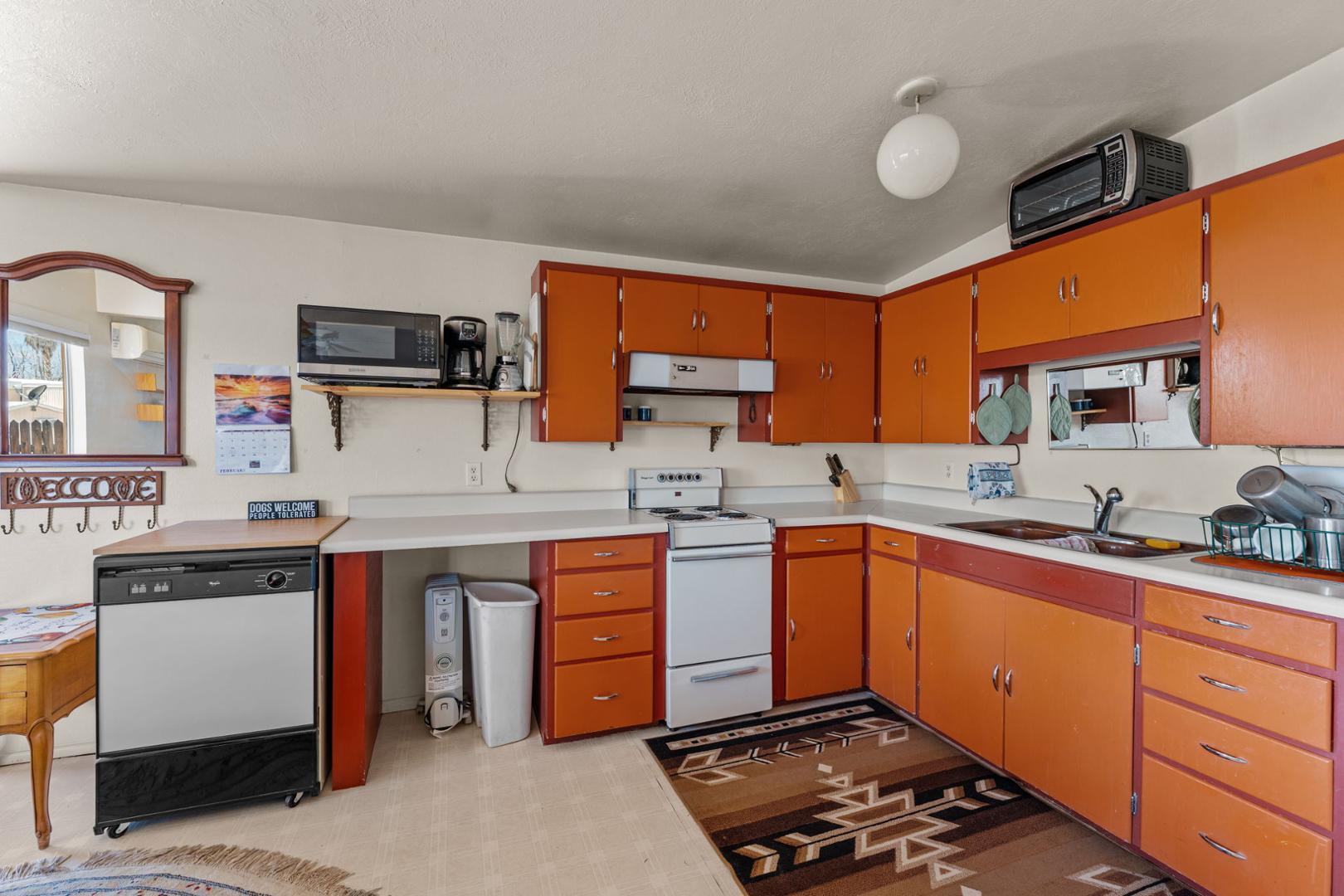 757 N Oleander Street