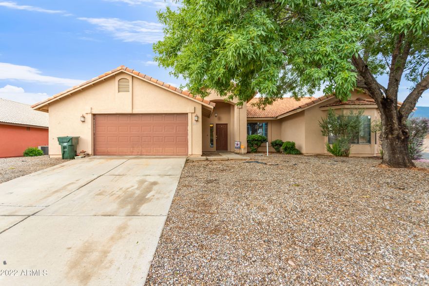 Welcome home to this large four bedroom two bathroom home in highly desired Canyon de Flores neighborhood! Home located on a large corner lot in a Cul de Sac.
Owner agent