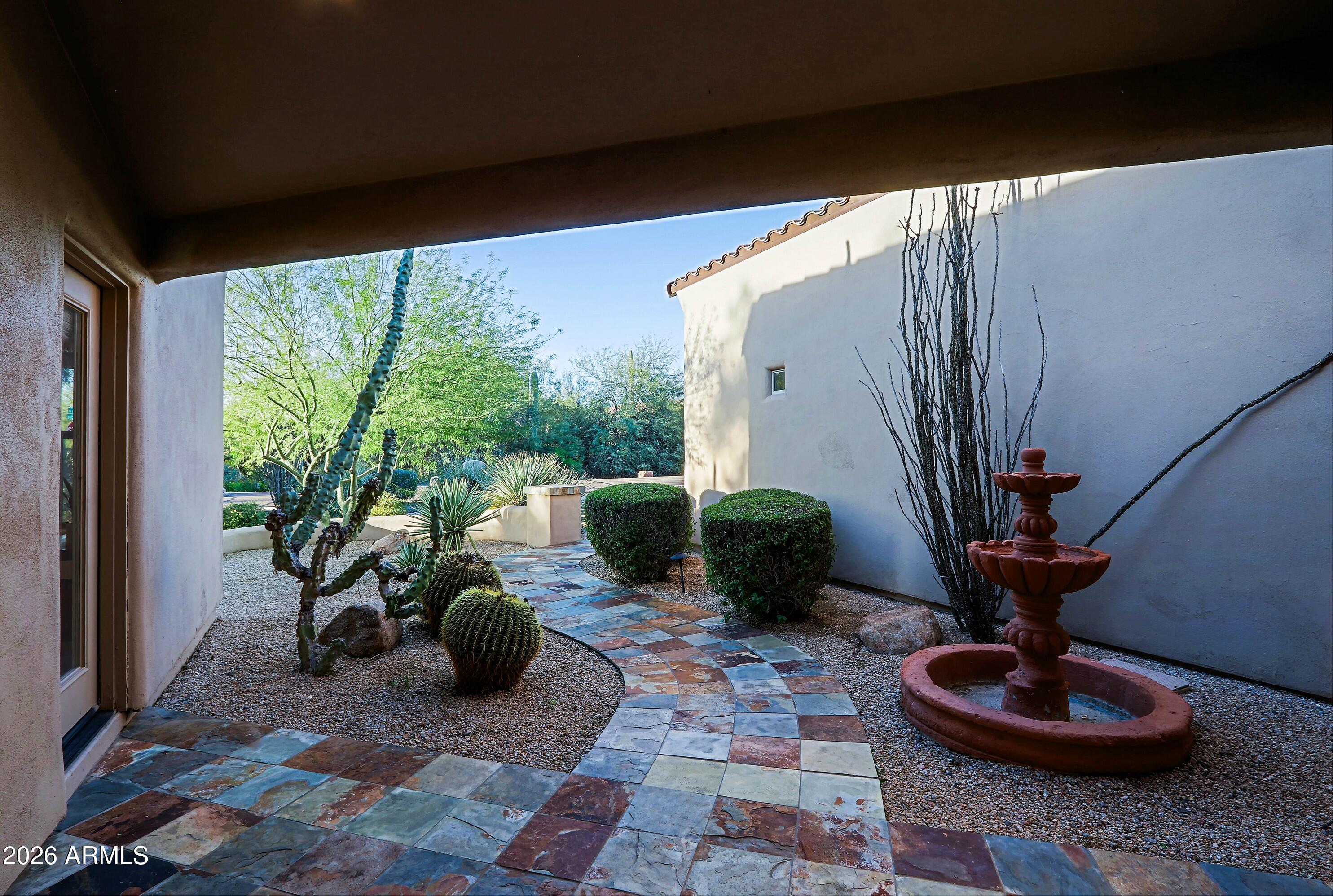 6915 E BUCKHORN Trail