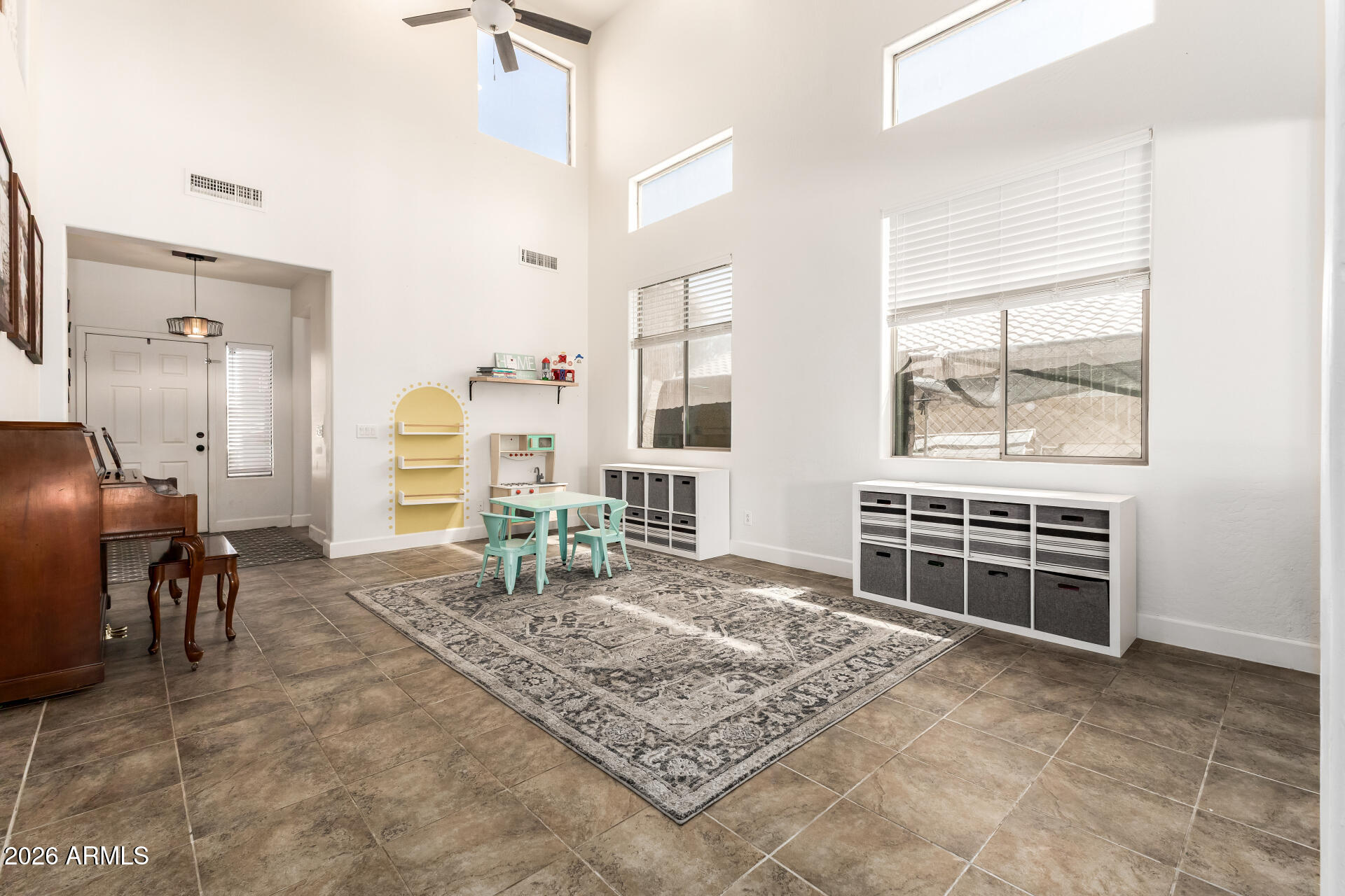 673 W HEREFORD Drive