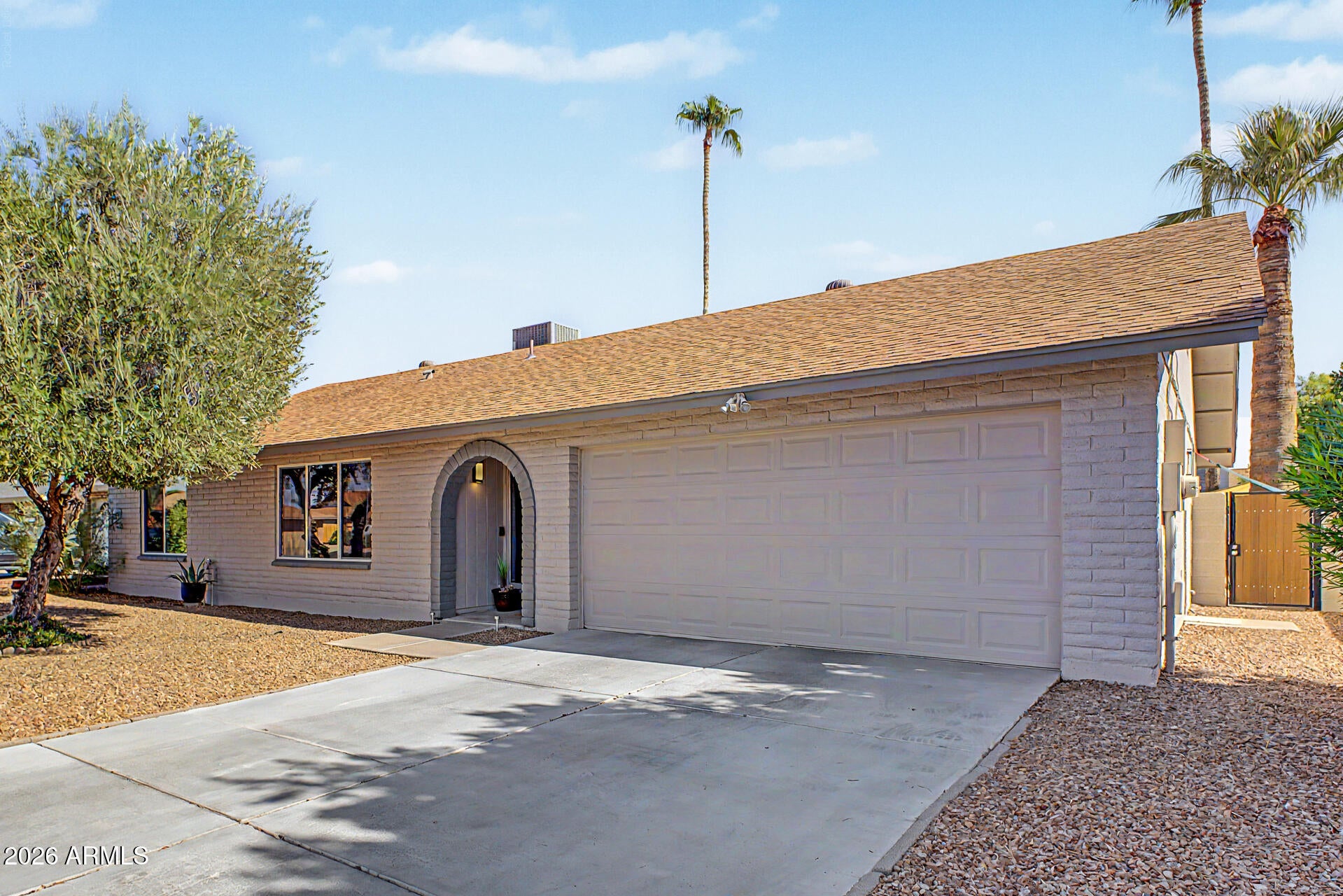1243 W LOS LAGOS VISTA Avenue