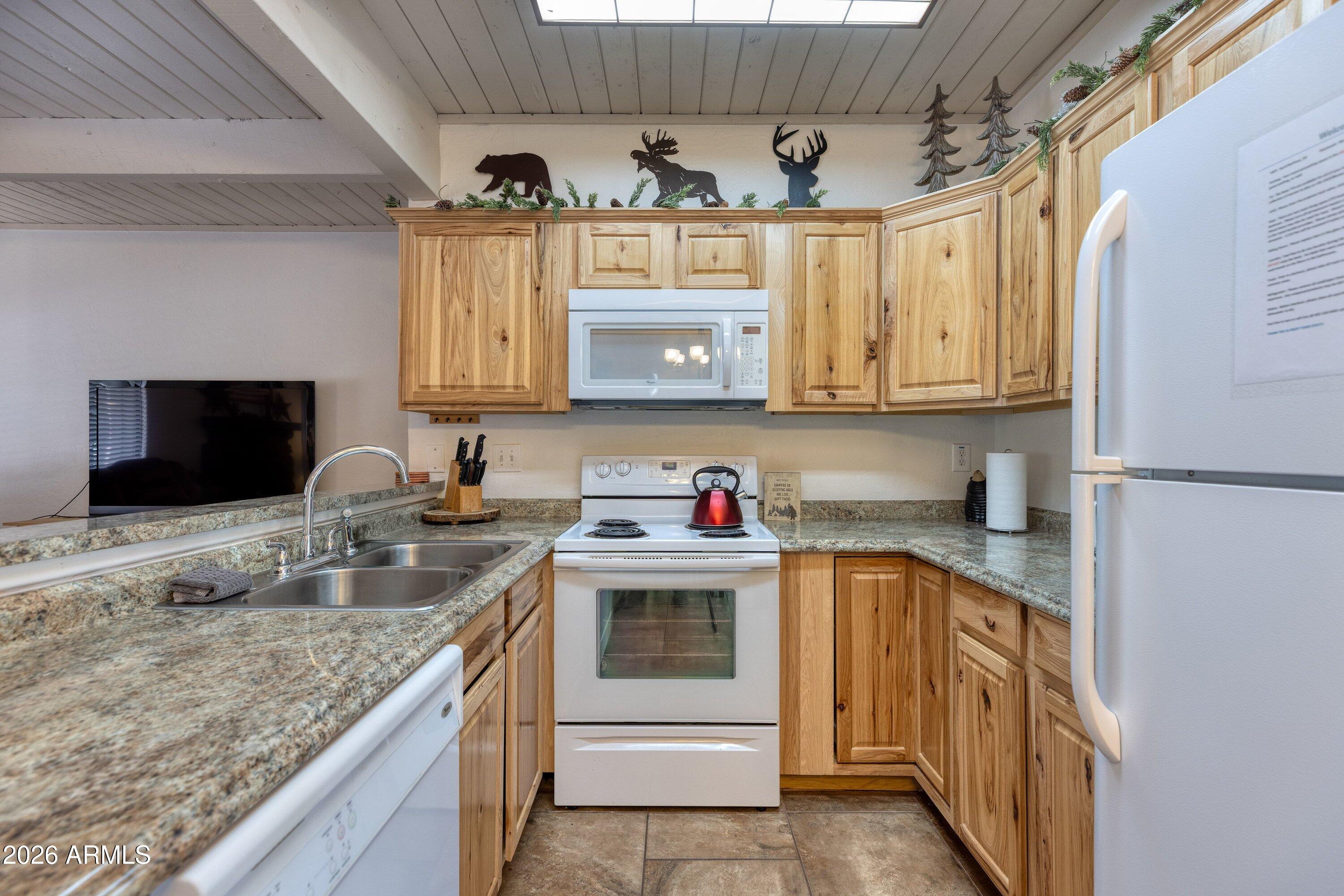PINETOP LAKES COUNTRY CLUB SPORTS VILLAGE UNIT 2 - Residential
