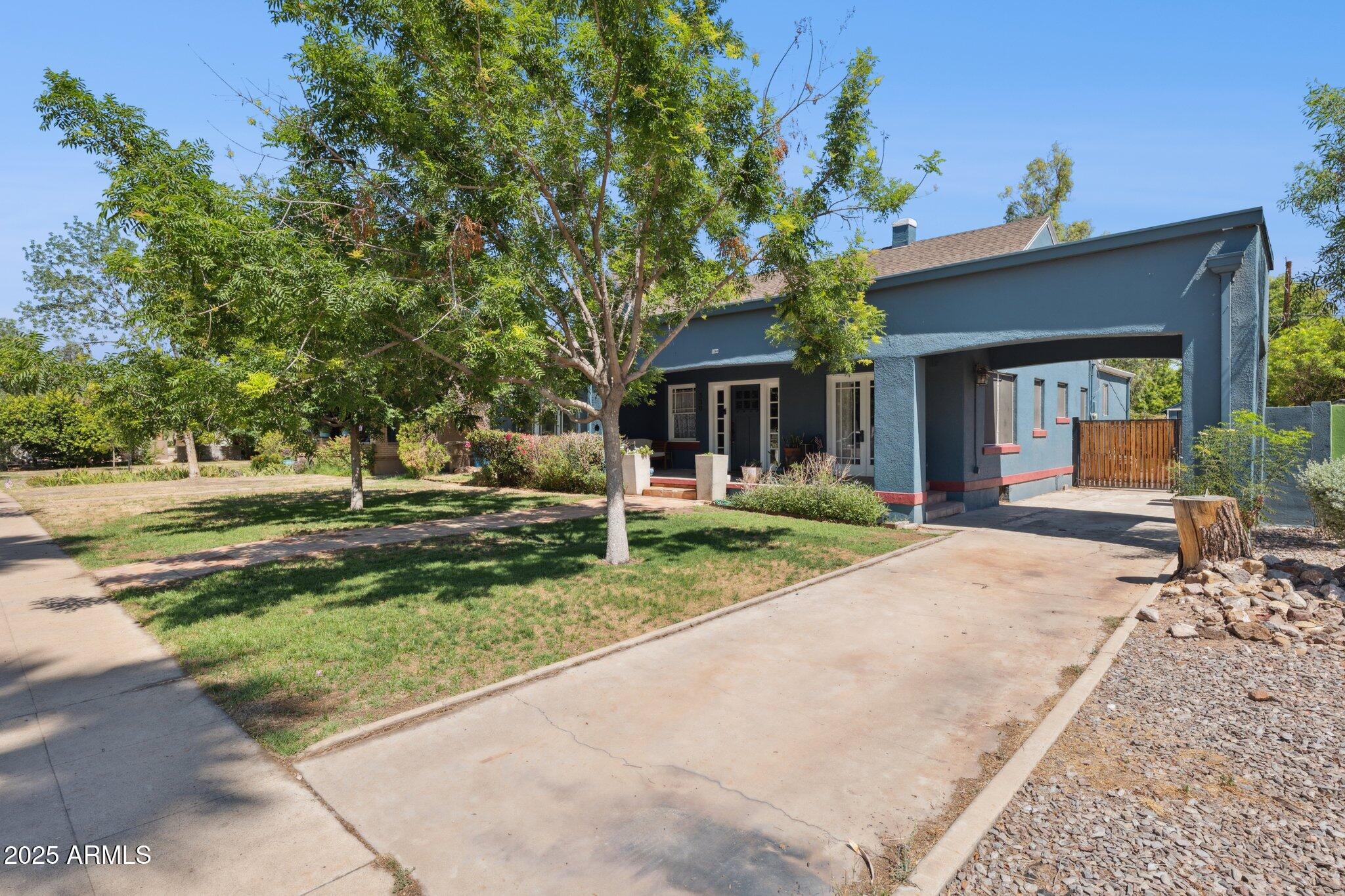 530 W WILLETTA Street