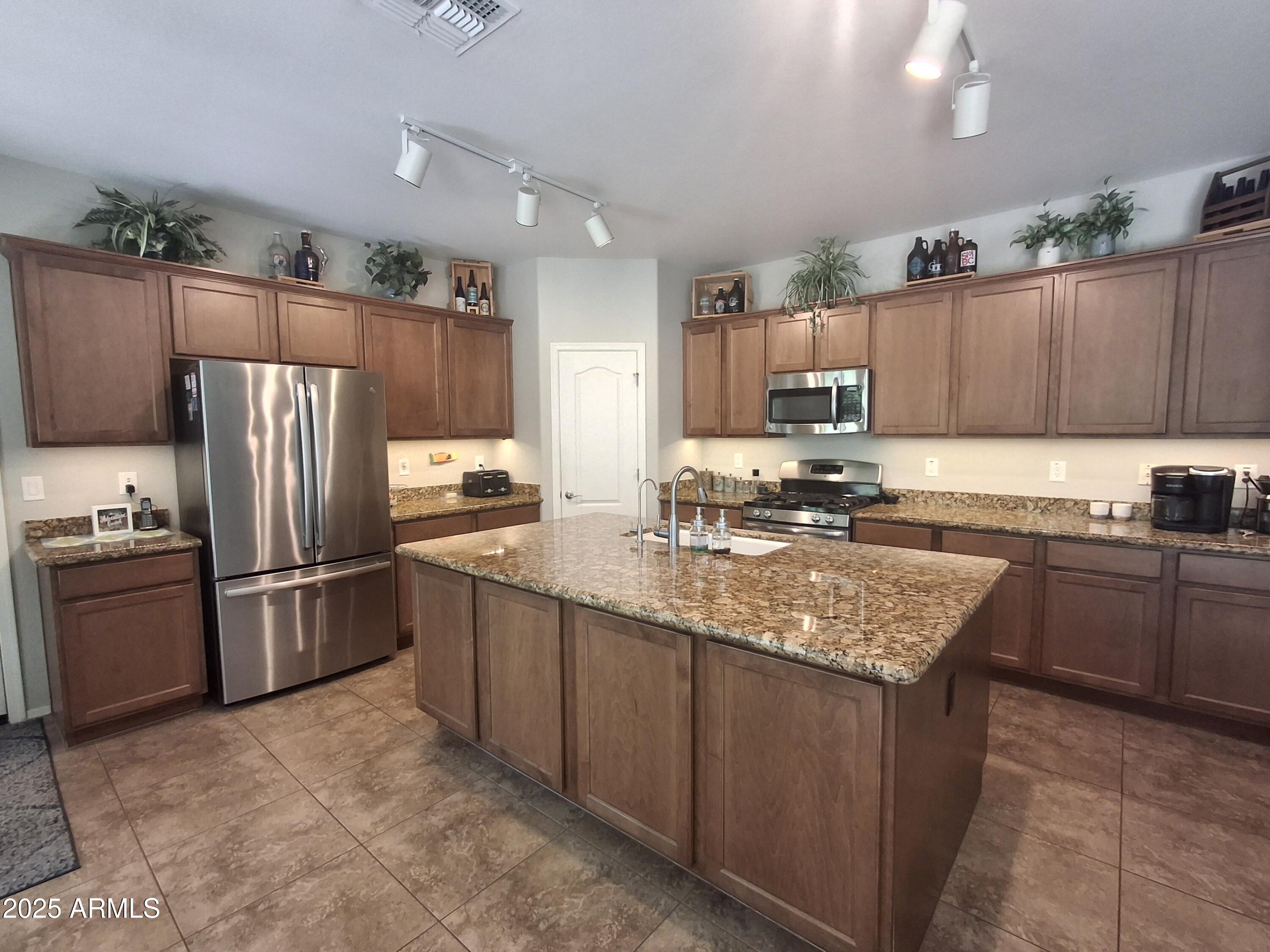 21013 W WYCLIFF Drive
