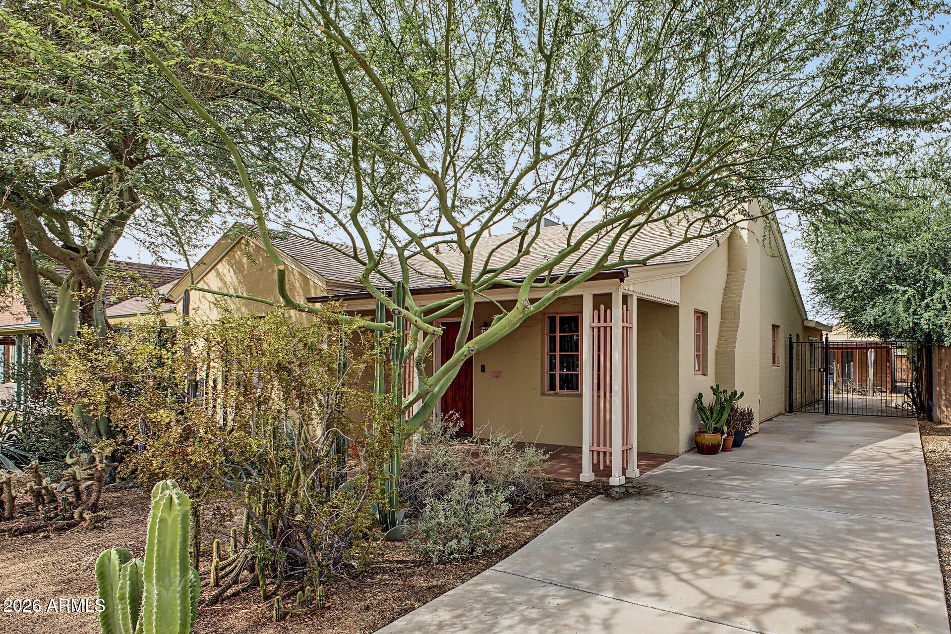1126 W WILLETTA Street