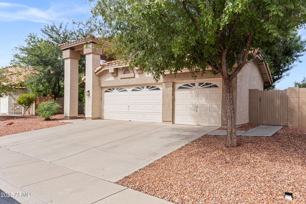 Photo of 1214 W Iris Drive, Gilbert, AZ 85233 (MLS # 6931485)