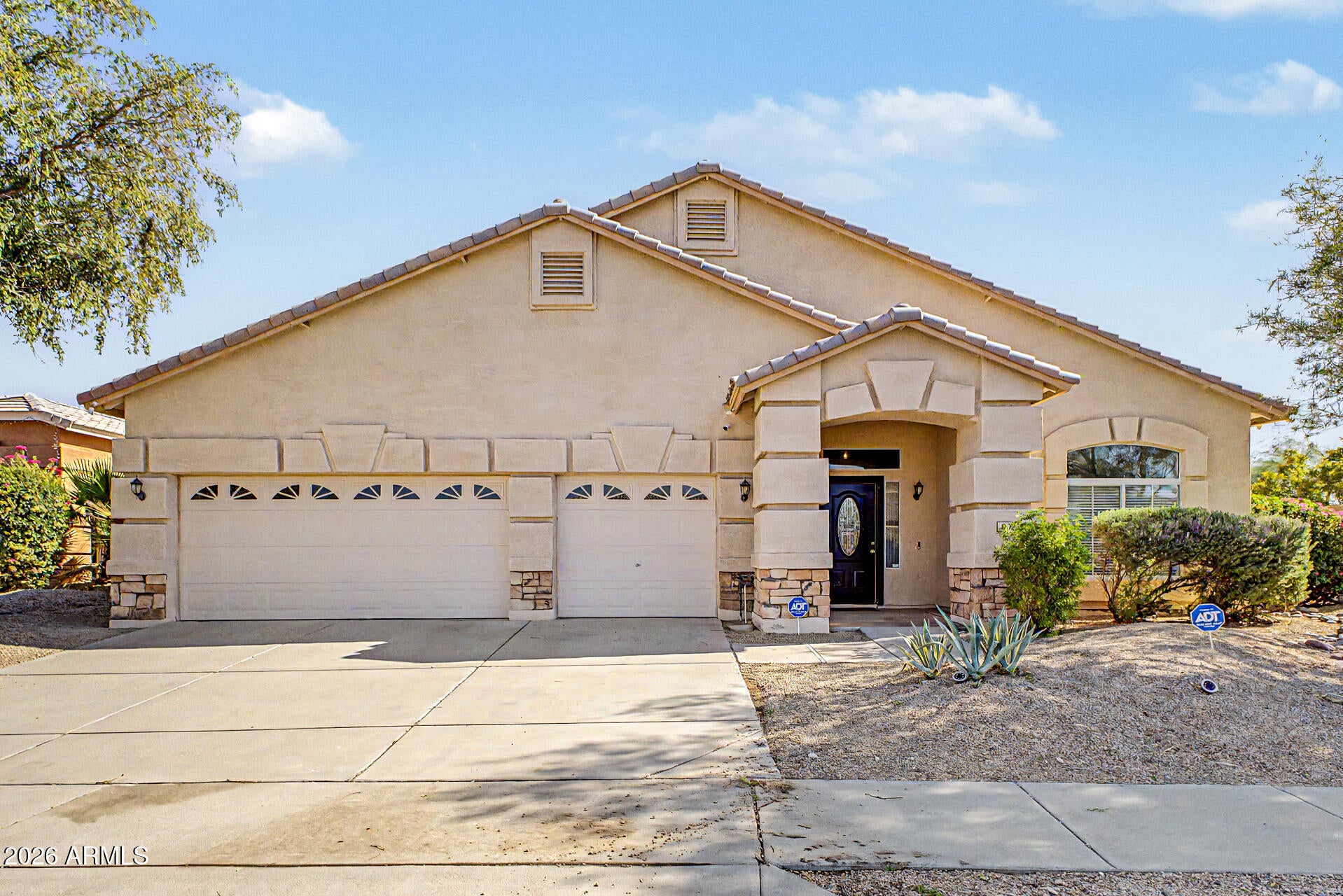 907 E GARY Lane