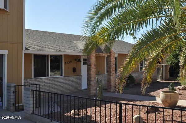 3739 E MONTECITO AVE FRNT, PHOENIX, AZ 85018 - Image abb762874b7262988ea09e3415dffcfc/2008997832