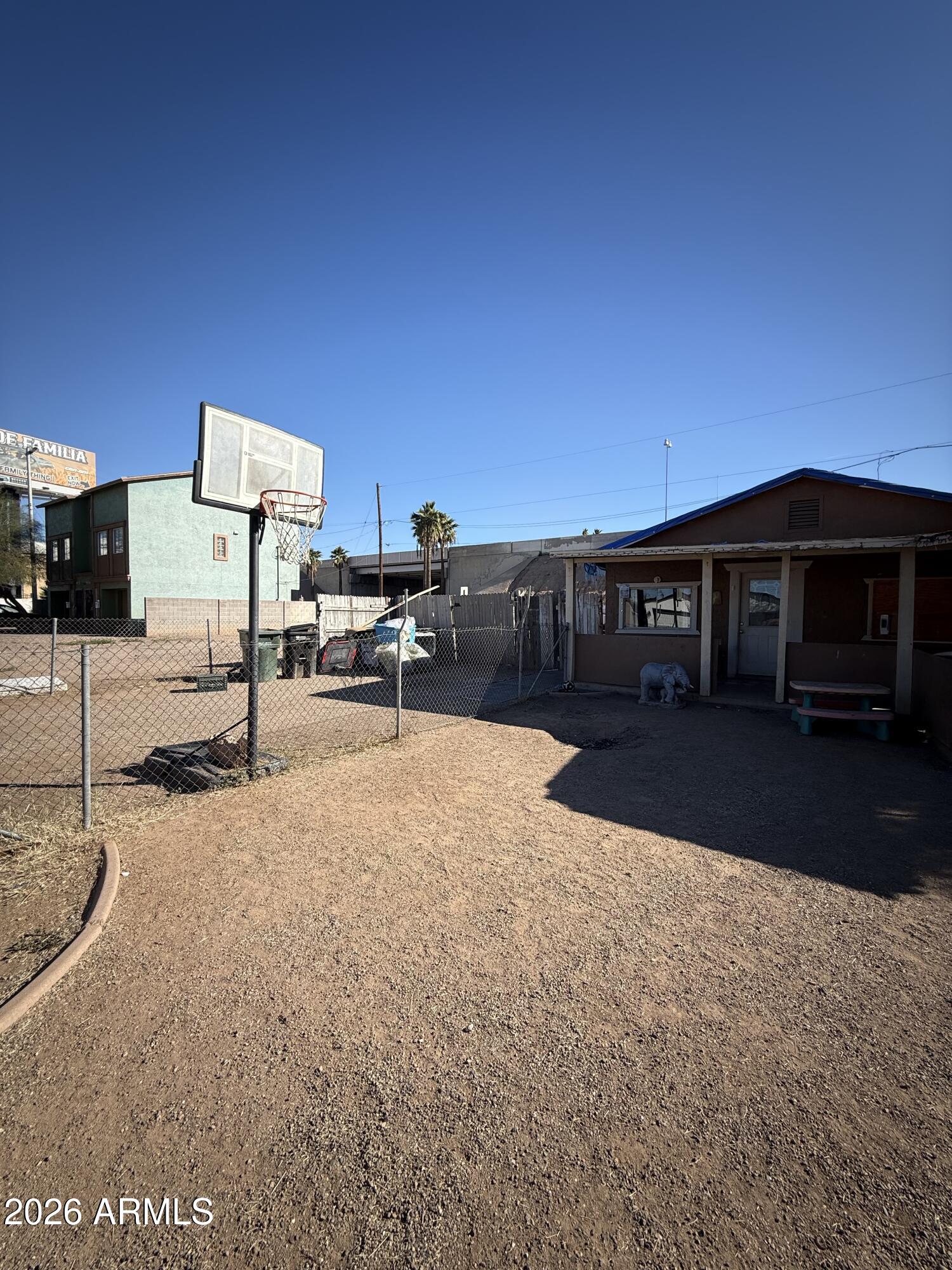 1109 W APACHE Street