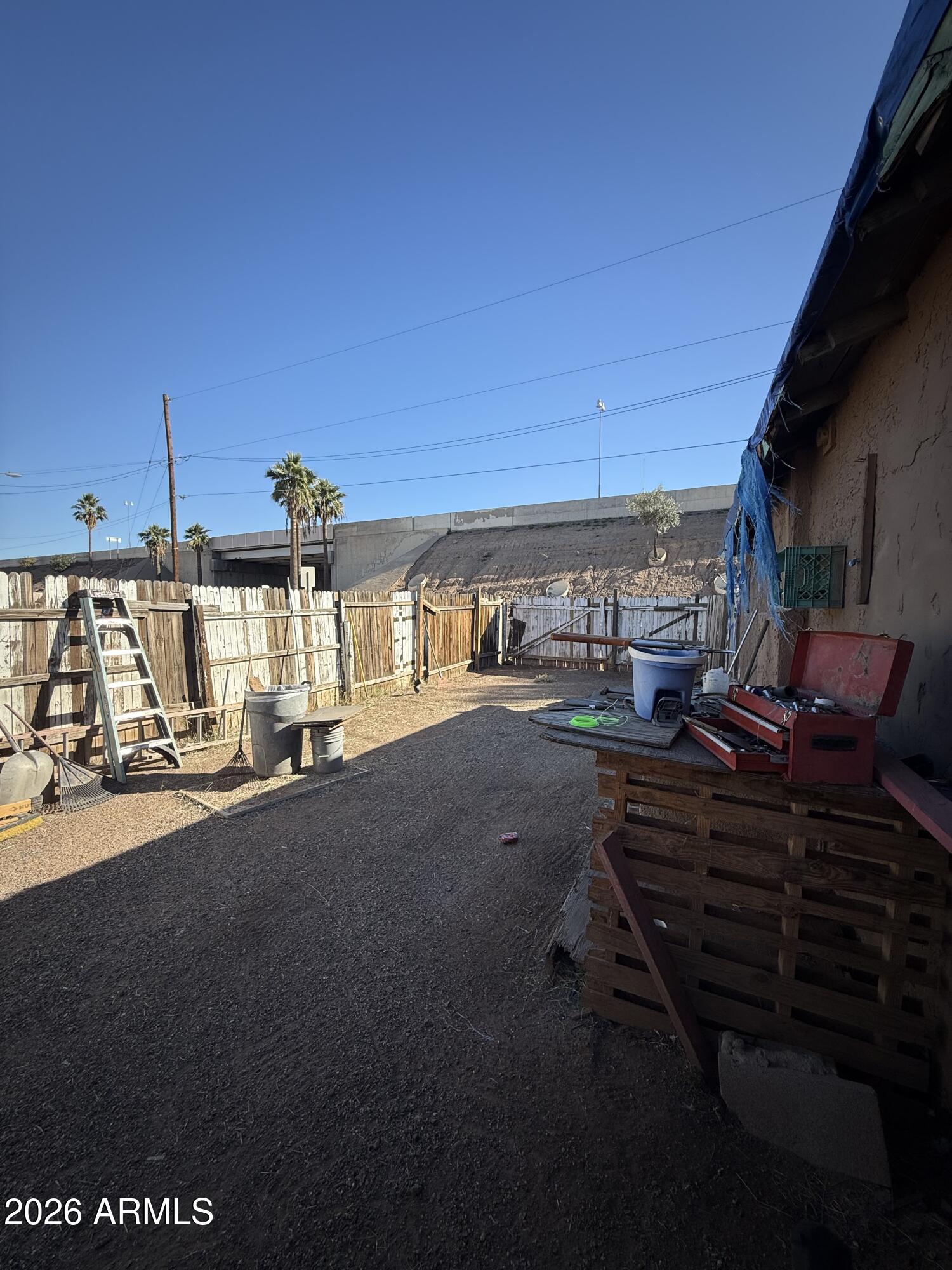 1109 W APACHE Street