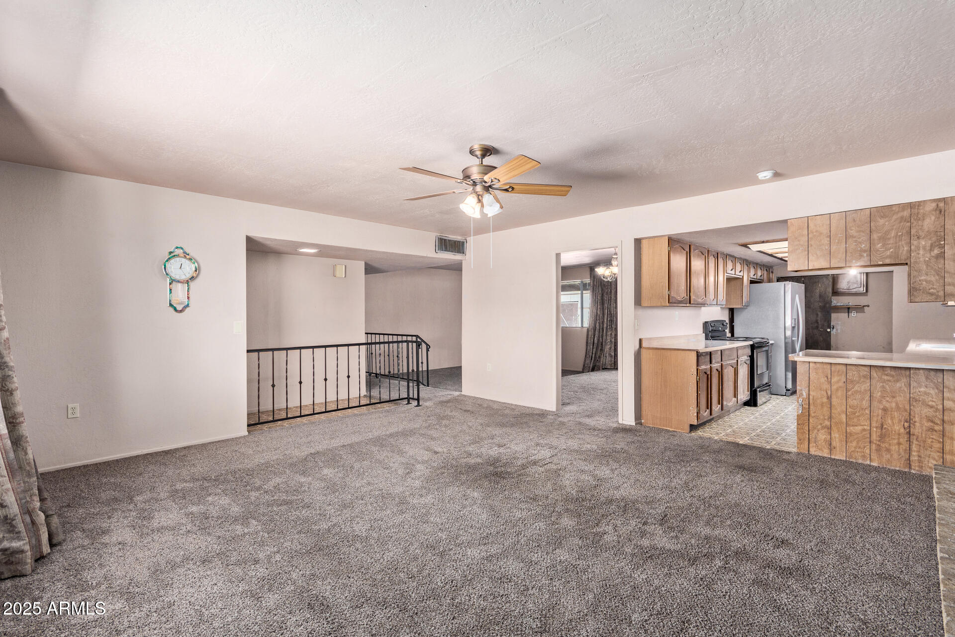 501 E HILL Drive