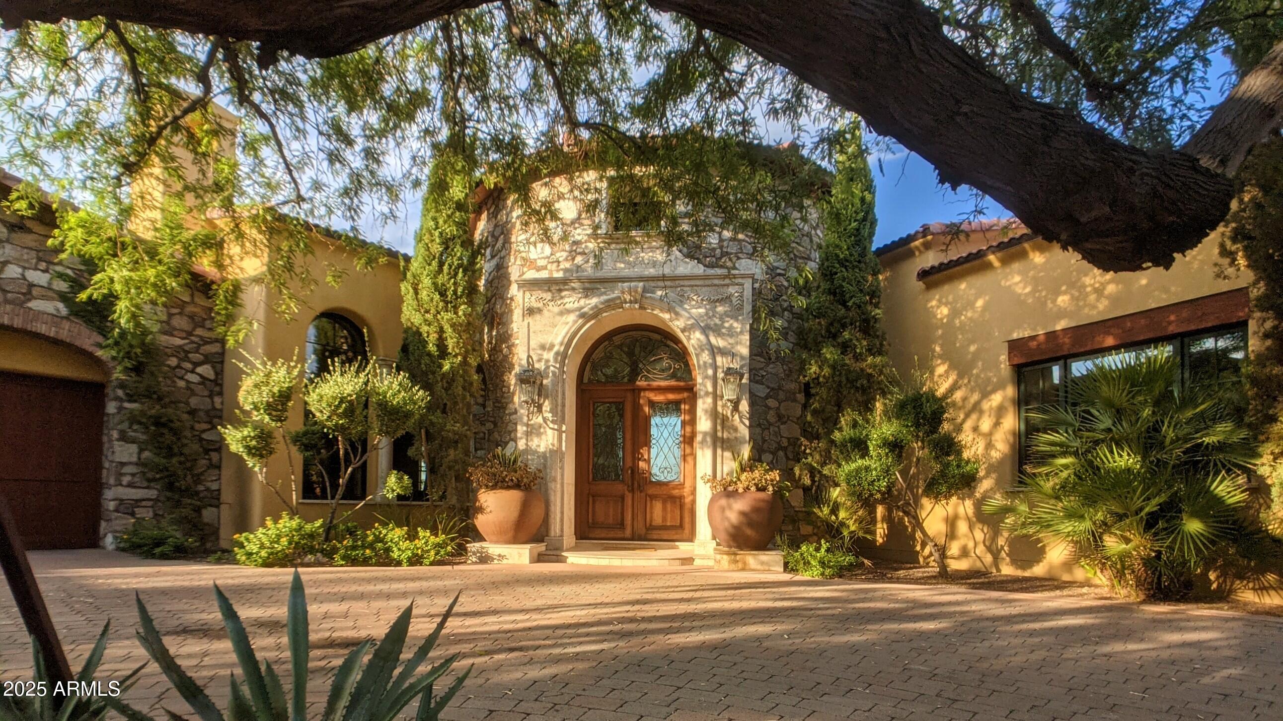 Phoenix, Arizona 85018, United States, 4 Bedrooms Bedrooms, ,6 BathroomsBathrooms,Residential,Active,201325