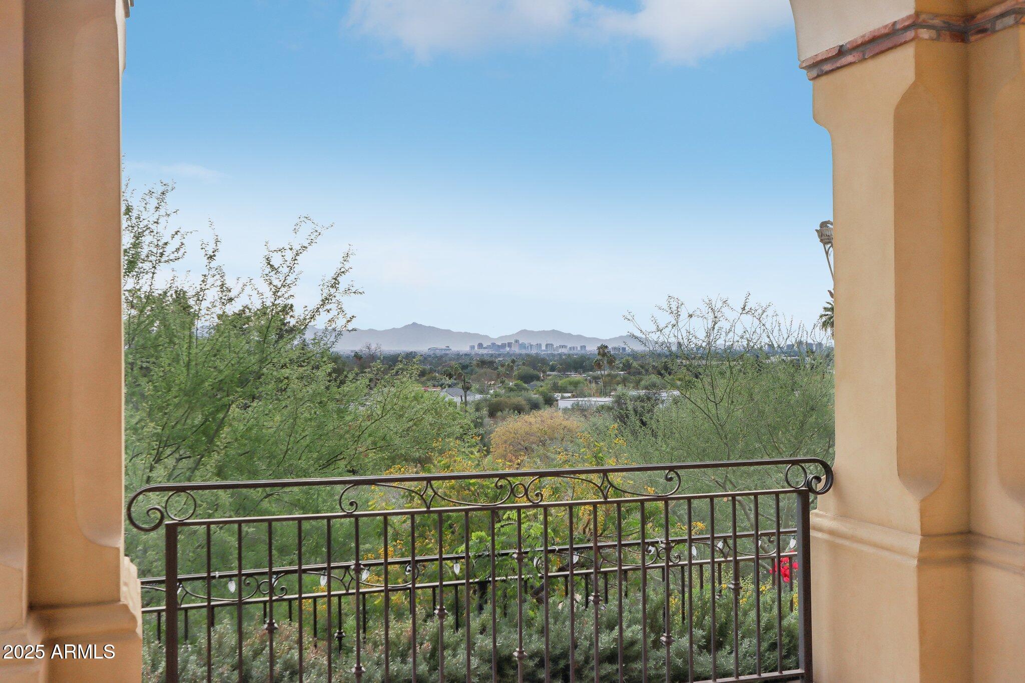 Phoenix, Arizona 85018, United States, 4 Bedrooms Bedrooms, ,6 BathroomsBathrooms,Residential,Active,201325