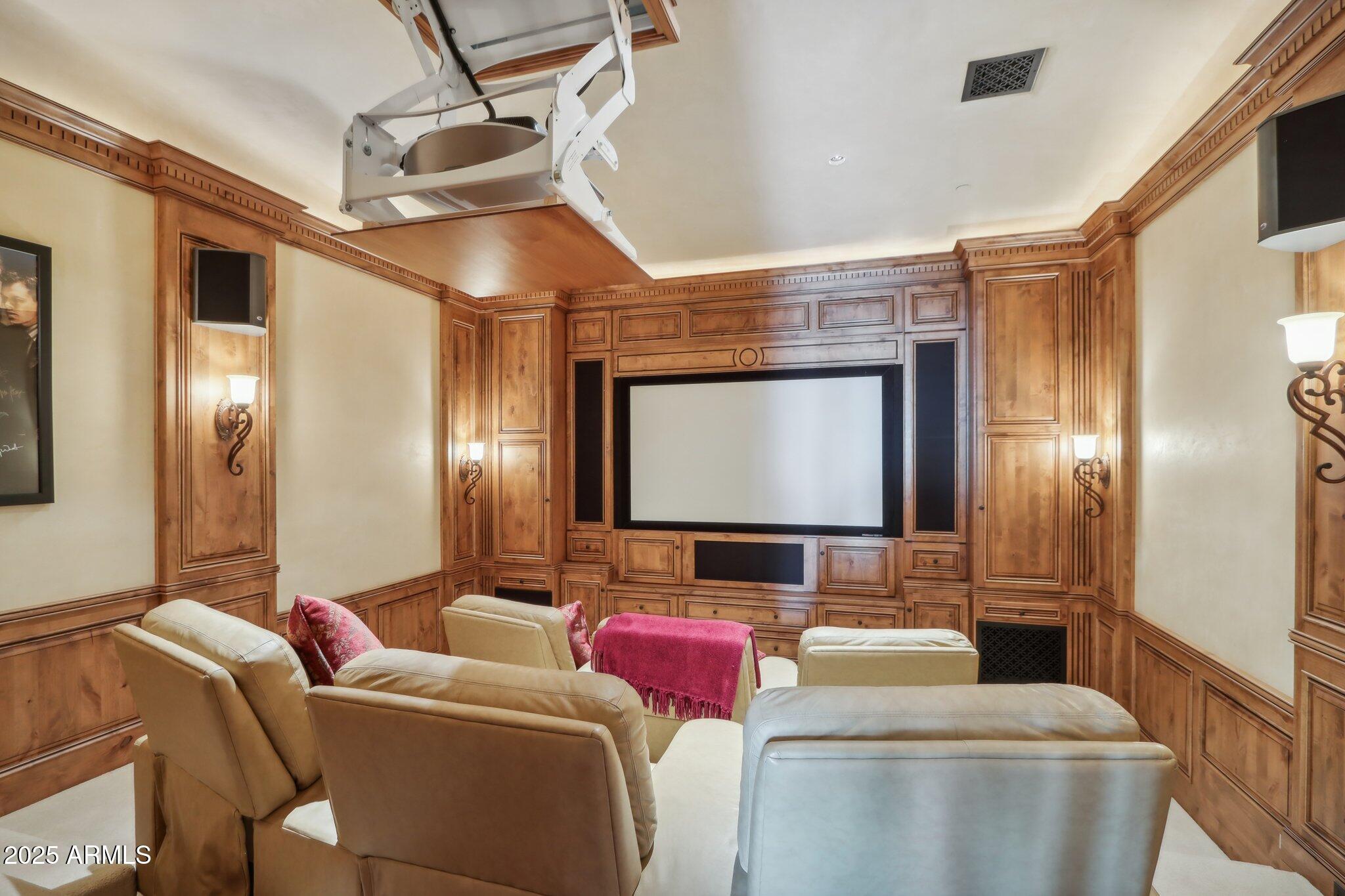 Phoenix, Arizona 85018, United States, 4 Bedrooms Bedrooms, ,6 BathroomsBathrooms,Residential,Active,201325