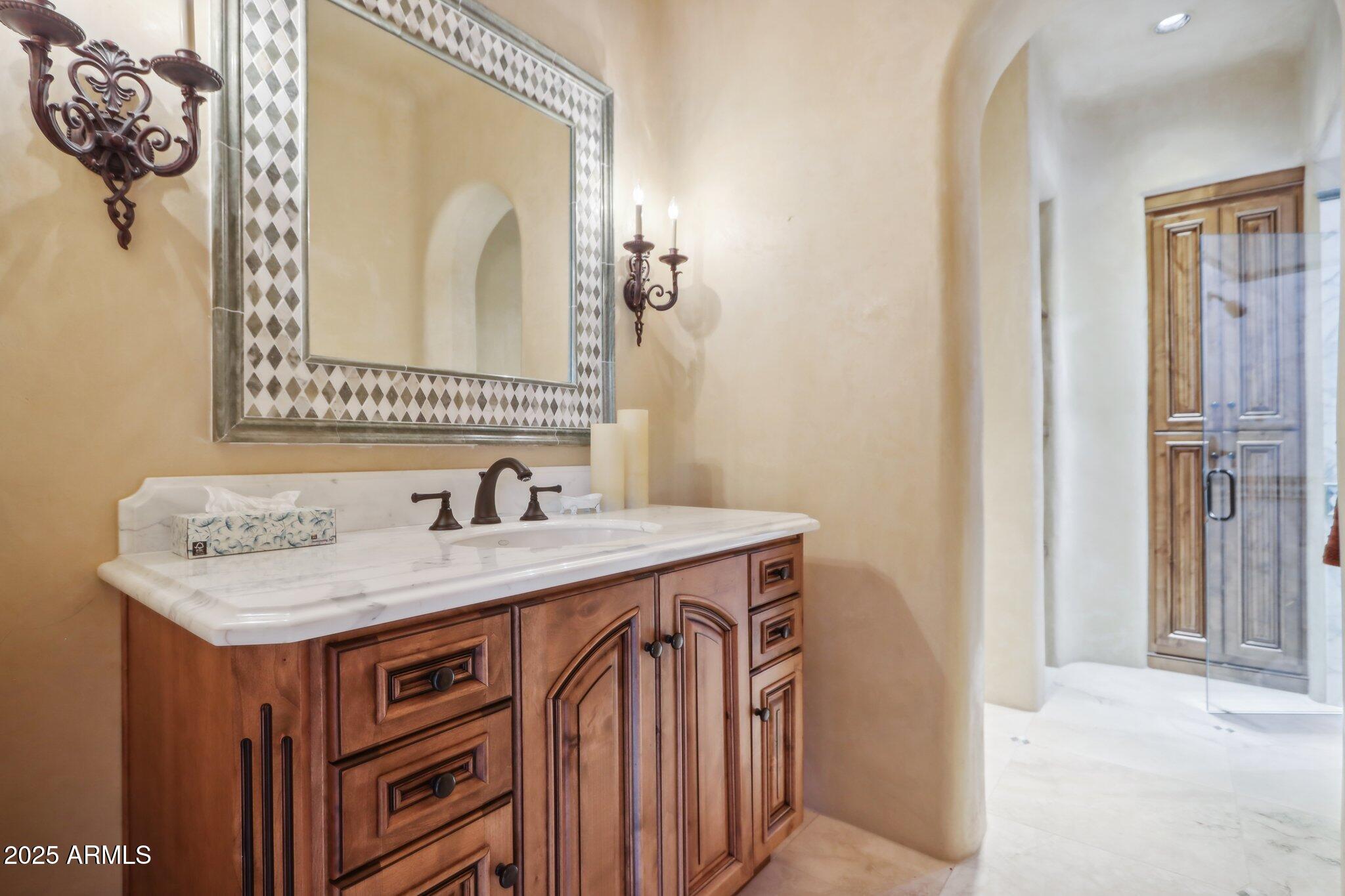 Phoenix, Arizona 85018, United States, 4 Bedrooms Bedrooms, ,6 BathroomsBathrooms,Residential,Active,201325