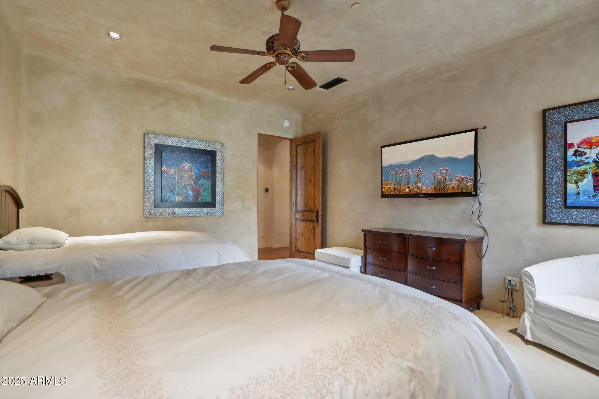 Phoenix, Arizona 85018, United States, 4 Bedrooms Bedrooms, ,6 BathroomsBathrooms,Residential,Active,201325