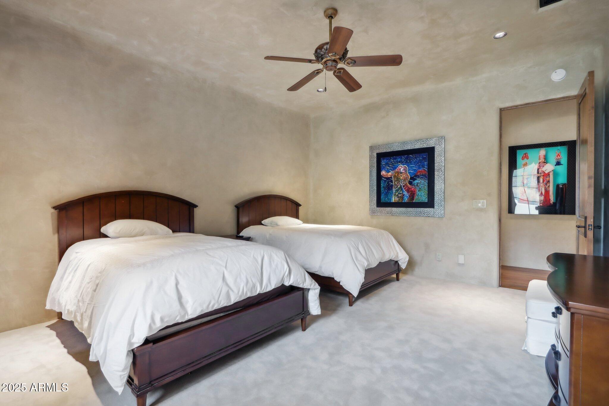 Phoenix, Arizona 85018, United States, 4 Bedrooms Bedrooms, ,6 BathroomsBathrooms,Residential,Active,201325